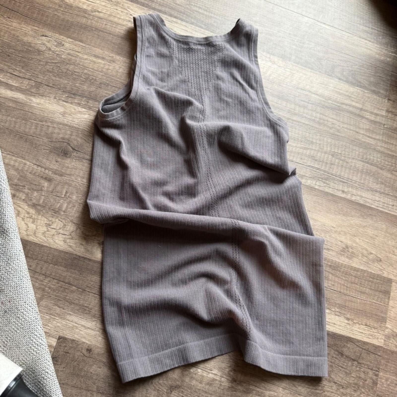 Other Athleta Grey Ribbed Seamless Racerback Tank Top XS Size XS / US 0-2 / IT 36-38 - 4 Thumbnail