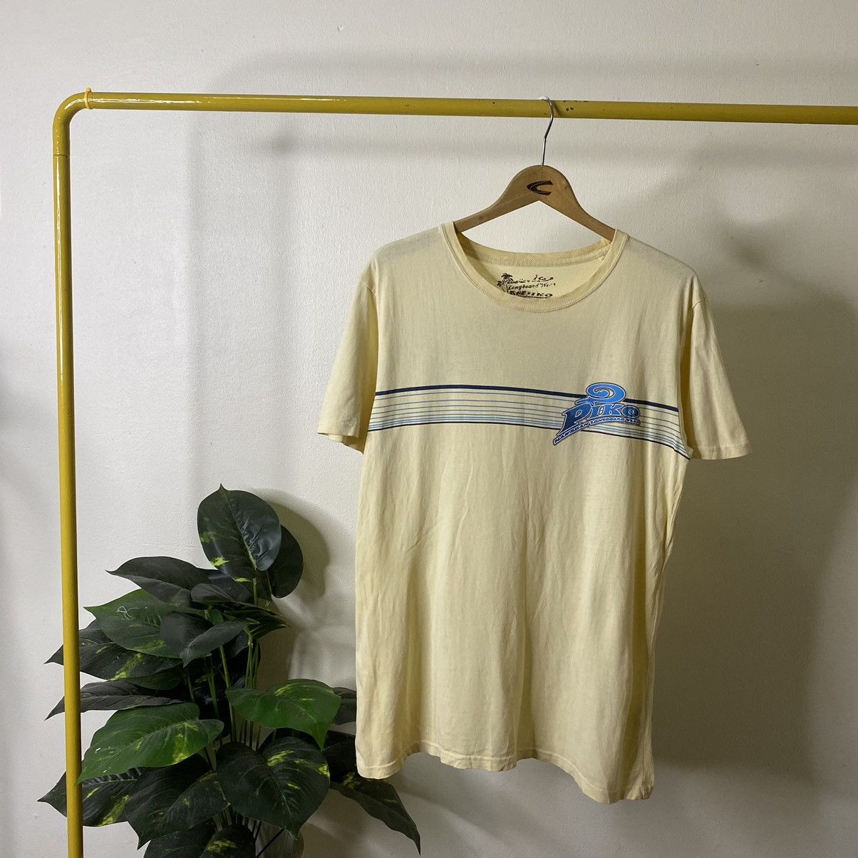 Vintage Vintage Y2K Piko Surf Nice Backhit Surf Style Tee Size US M / EU 48-50 / 2 - 5 Thumbnail