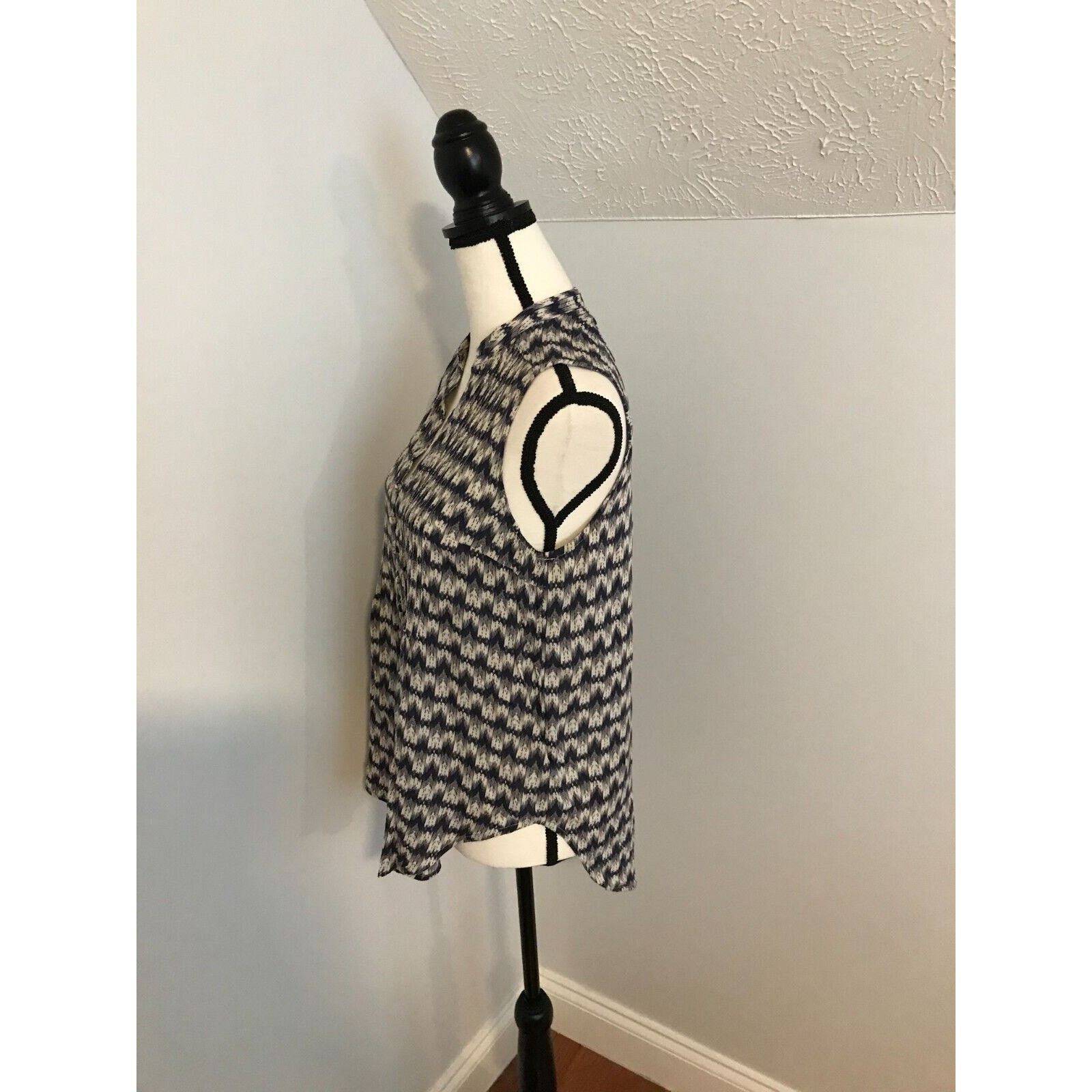 Anthropologie Anthropologie Maeve Petunia Pintucked Blue Tank - Size Small Size S / US 4 / IT 40 - 2 Thumbnail