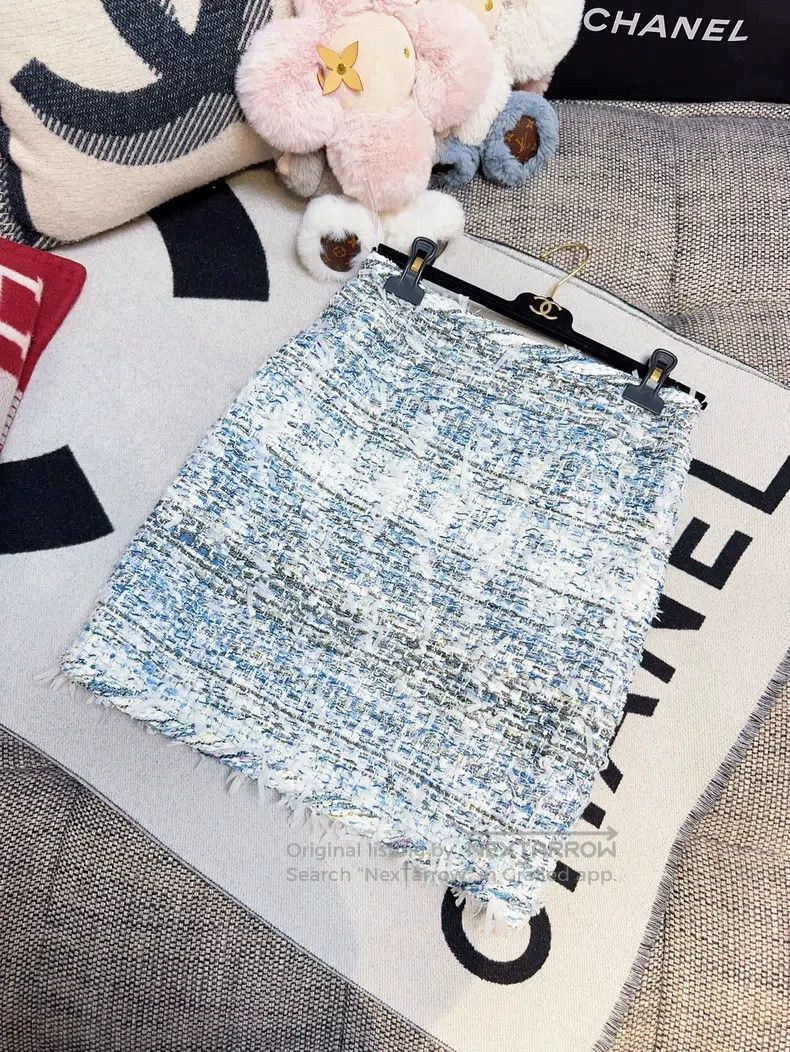 Chanel 18s Waterfall Series Blue Gradient Heavy Industry T