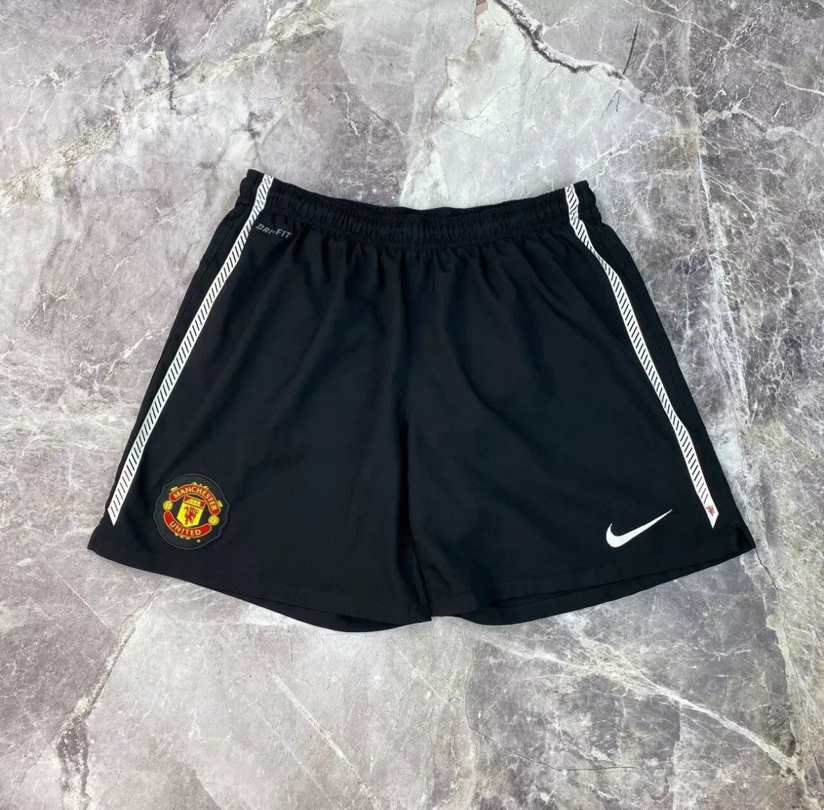 Nike NIKE MANCHESTER UNITED AWAY 2010 - 2011 FOOTBALL SHORTS Size US 30 / EU 46 - 5 Thumbnail
