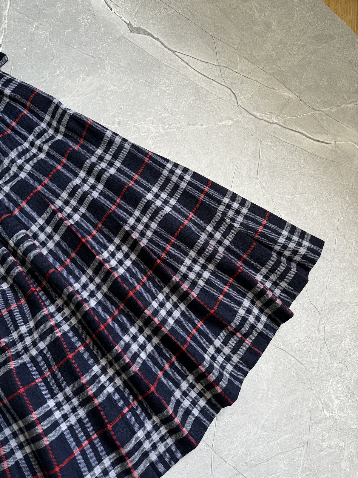 Burberry Vintage Burberrys Wrap Pleated Midi Skirt Navy Size 30" / US 8 / IT 44 - 9 Thumbnail
