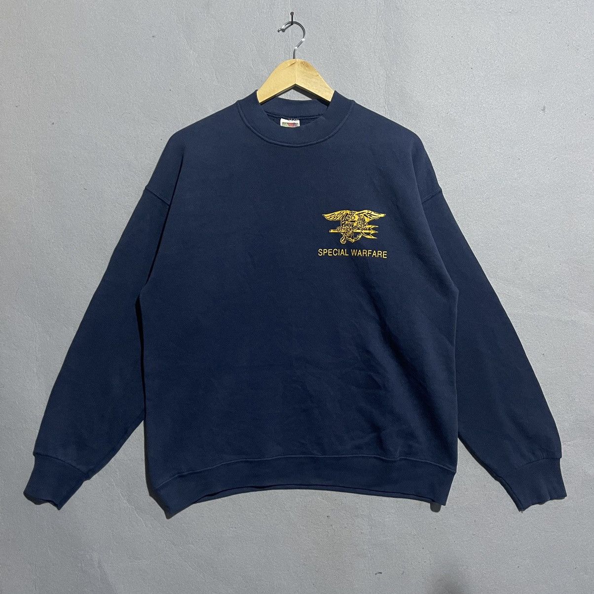 Fruit Of The Loom 1990s US Navy SEALs Sweatshirt Military Crewneck Size US L / EU 52-54 / 3 - 5 Thumbnail
