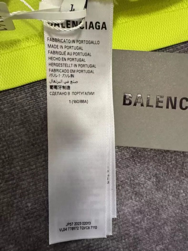 Balenciaga Balenciaga Manchester United Football Long Sleeve Balencia Size US S / EU 44-46 / 1 - 4 Thumbnail