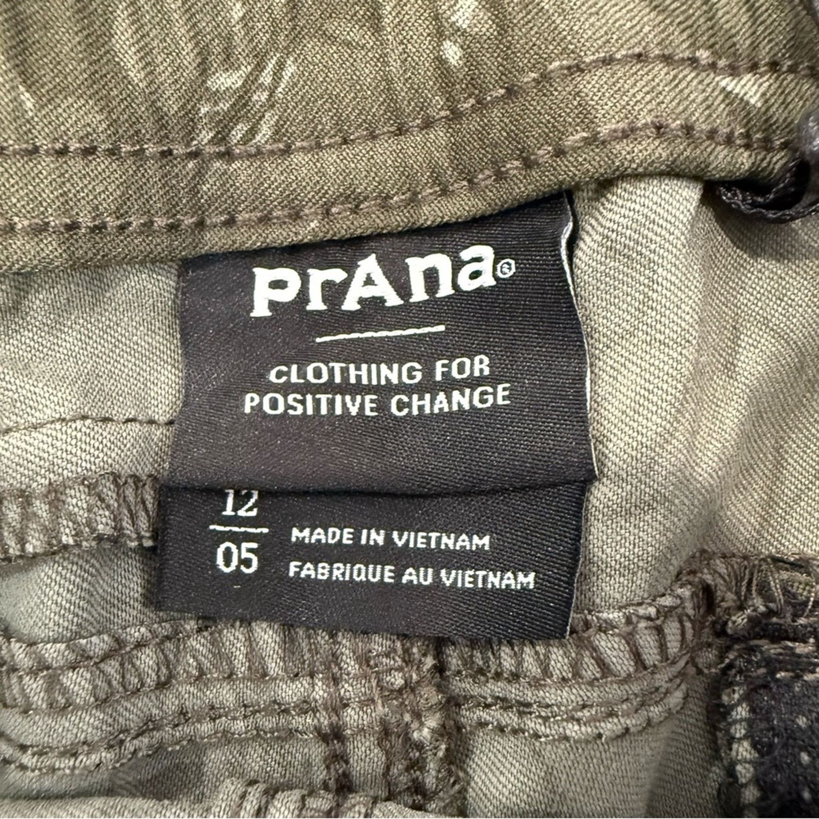 Prana Prana NWT Halle E-Waist Short II 5” Inseam Women’s 12 Camo Size 34" / US 12 / IT 48 - 3 Thumbnail