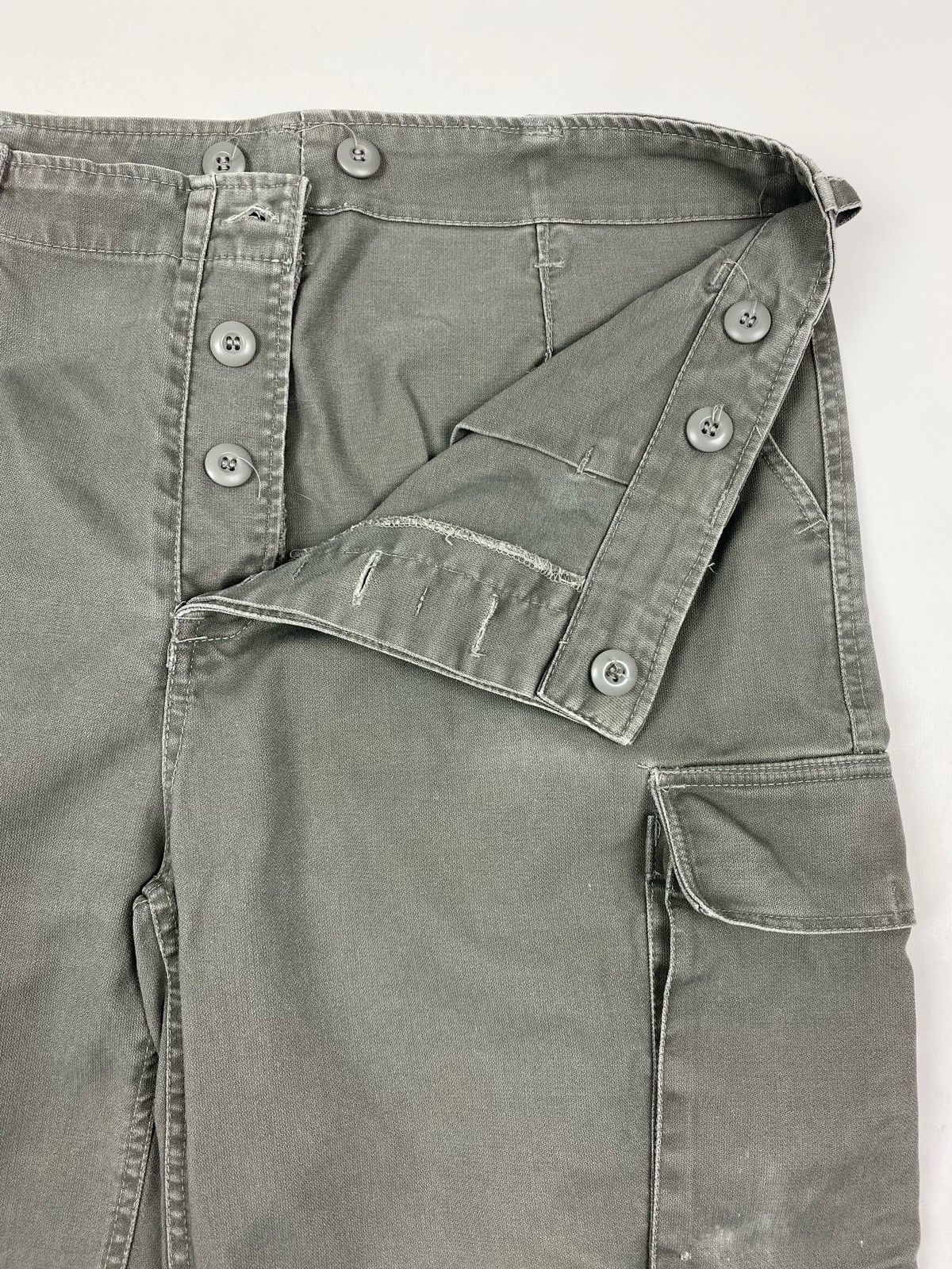 Vintage 1990’s Vintage German Army Khaki Gray Heavy Cargo Shorts Size US 36 / EU 52 - 4 Thumbnail