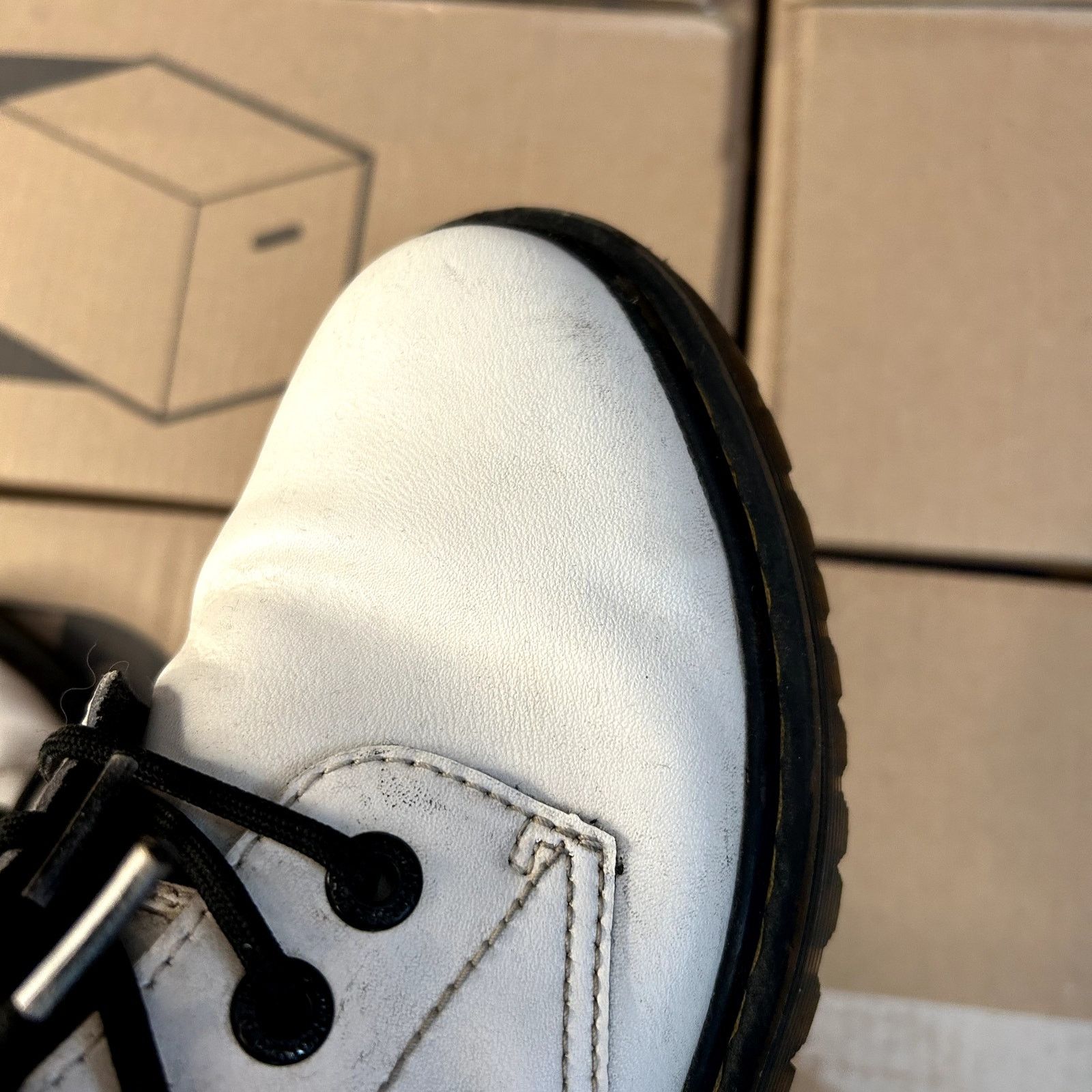 Dr. Martens Dr Martens White Womens Boot US 7 L Has flaws Size US 7 / IT 37 - 6 Thumbnail