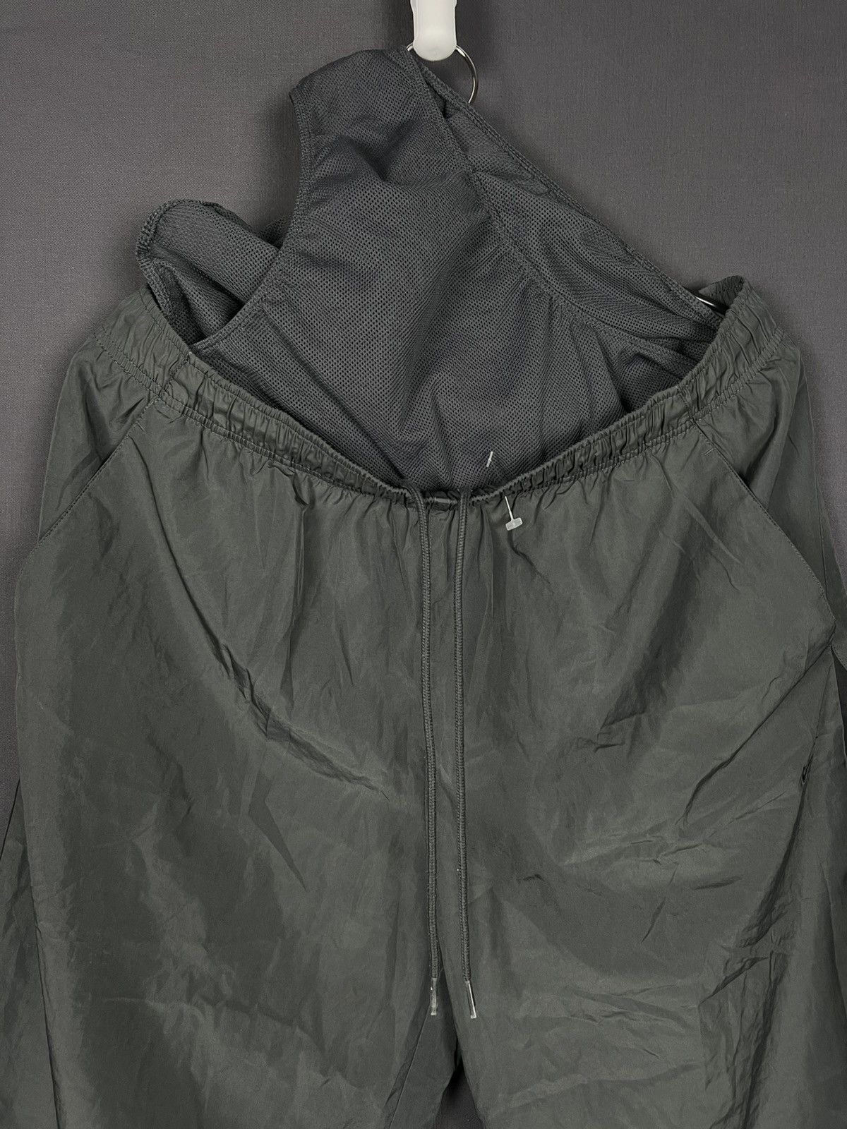Nike × Vintage Nike grey vintage men’s size L shorts Size US 34 / EU 50 - 6 Thumbnail
