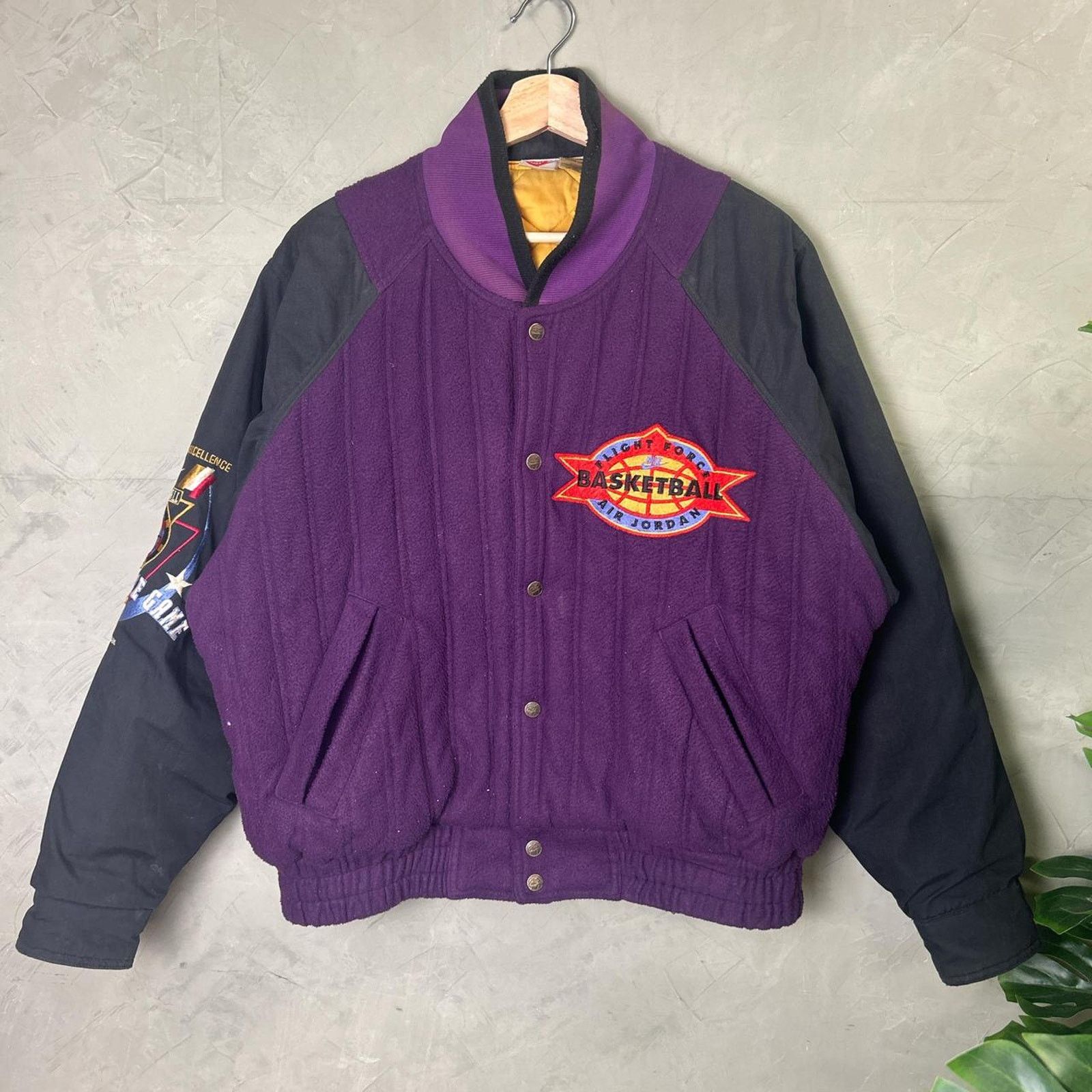 Nike Nike Air Jordan 1992 Flight Force Medium Varsity Jacket Size US M / EU 48-50 / 2 - 1 Thumbnail