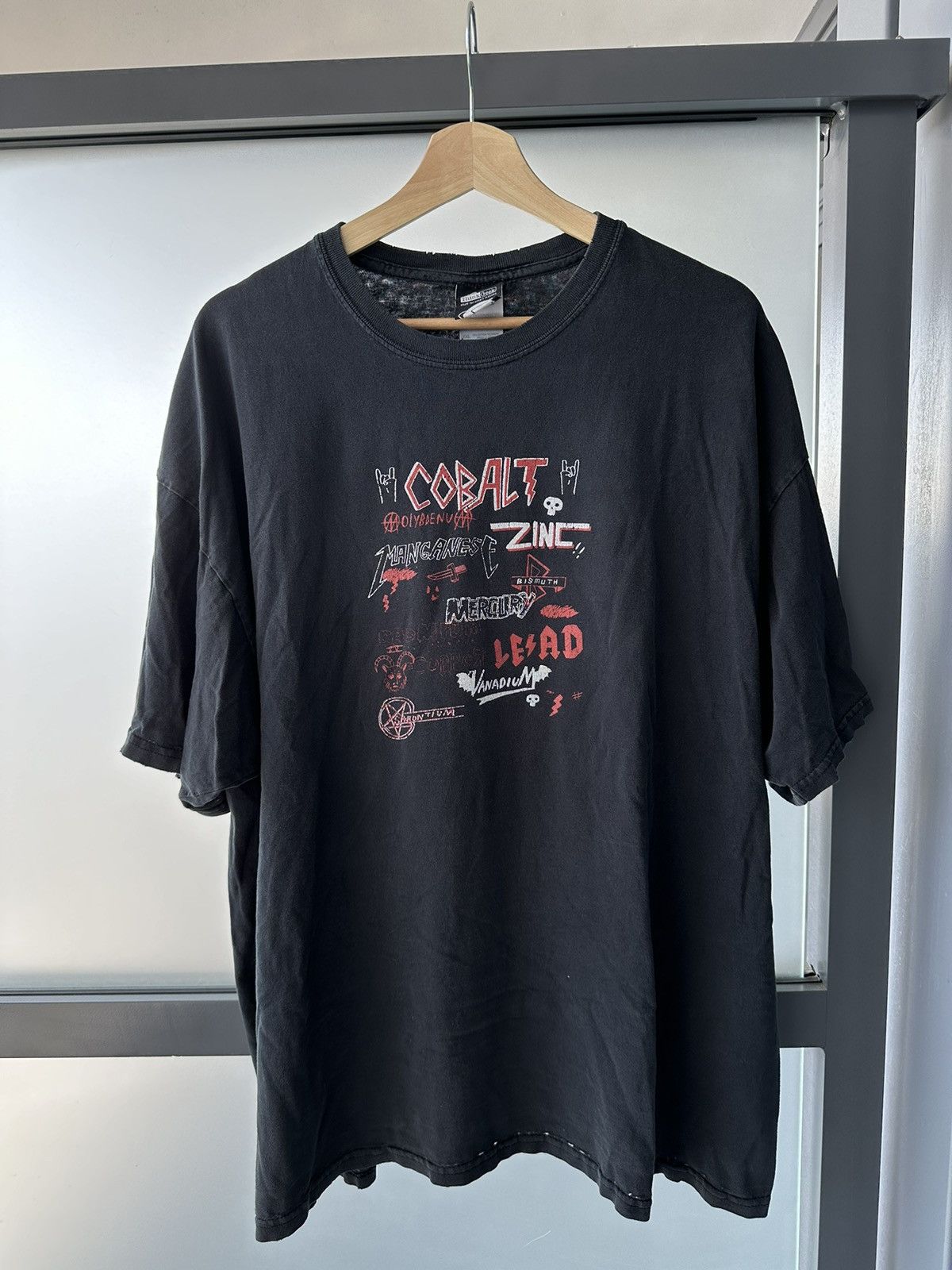 Vintage THINK GEEK XXL SCIENCE ELEMENTS HEAVY MERAL TEE Size US XXL / EU 58 / 5 - 1 Thumbnail