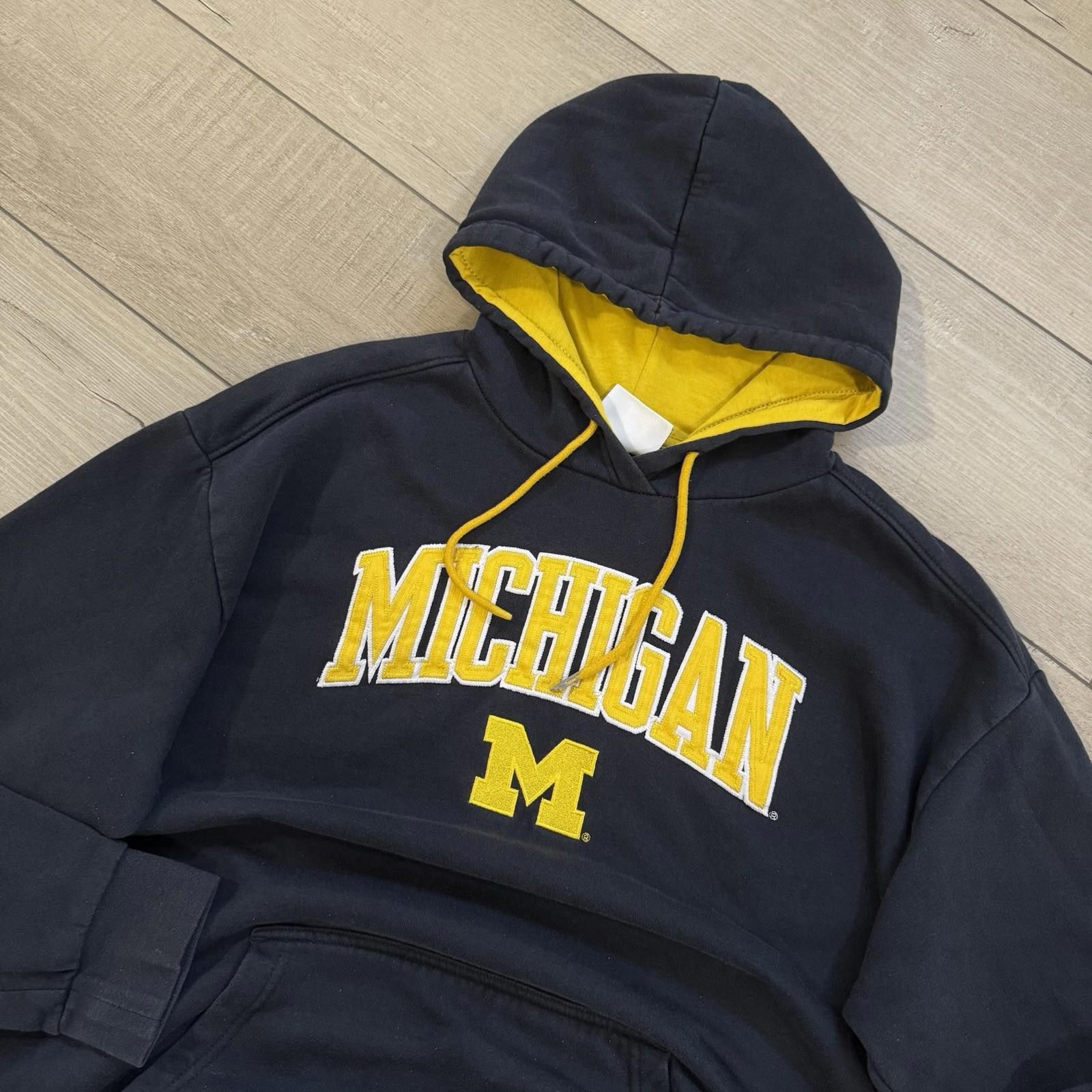 Champion Champion Michigan Wolverines Hoodie Size XL NCAA Vintage Size US XL / EU 56 / 4 - 2 Thumbnail