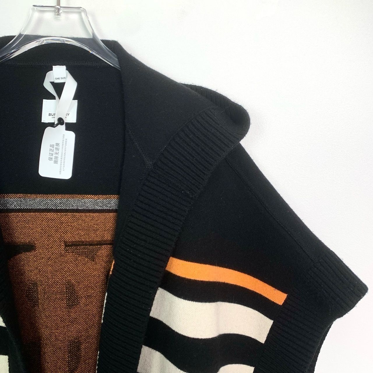 Burberry Burberry Logo Intarsia Wool Knit Hooded Shawl (Black) Size ONE SIZE - 5 Thumbnail