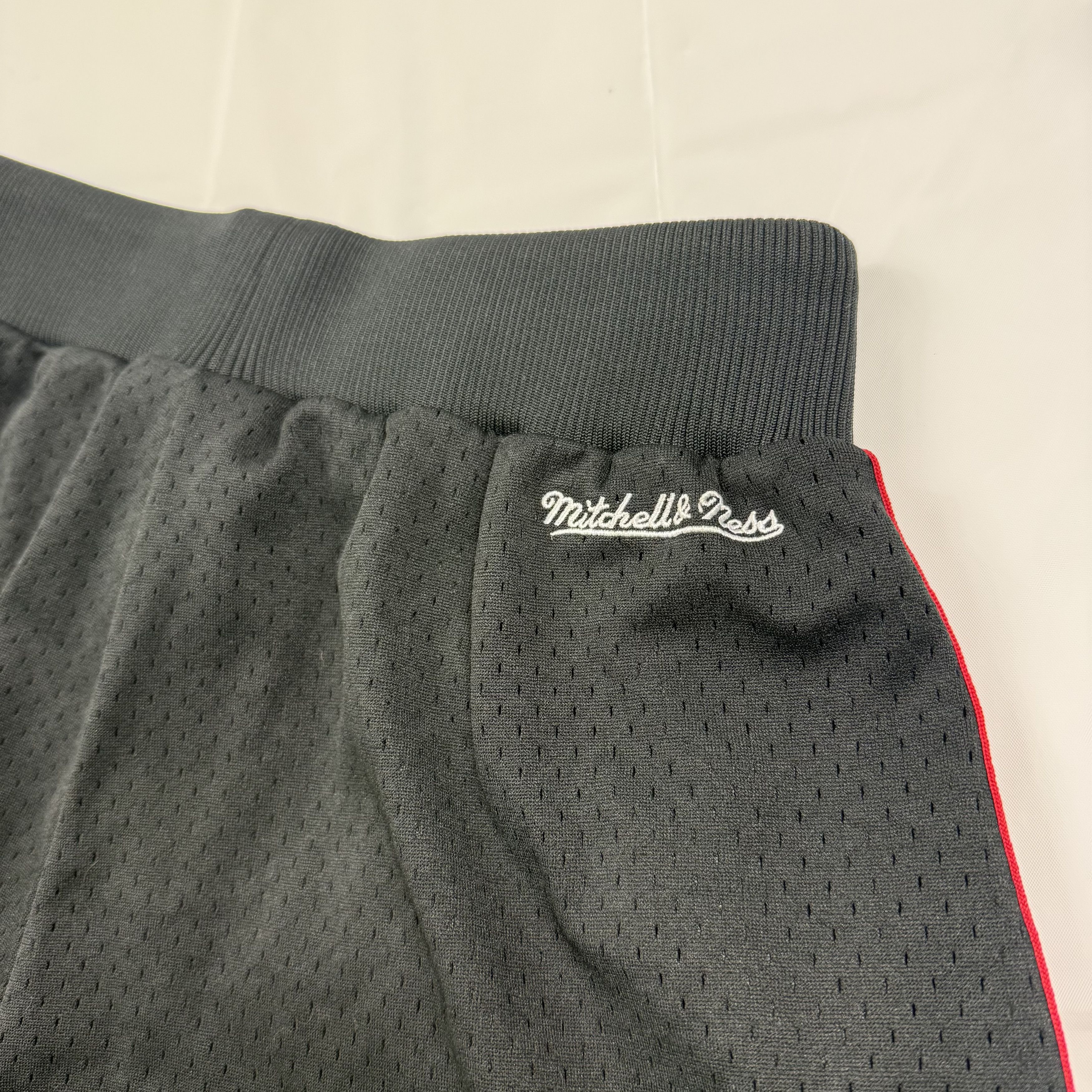 Mitchell & Ness Mitchell & Ness Mens Mesh Basketball Shorts Black Size Large Size US 36 / EU 52 - 8 Thumbnail
