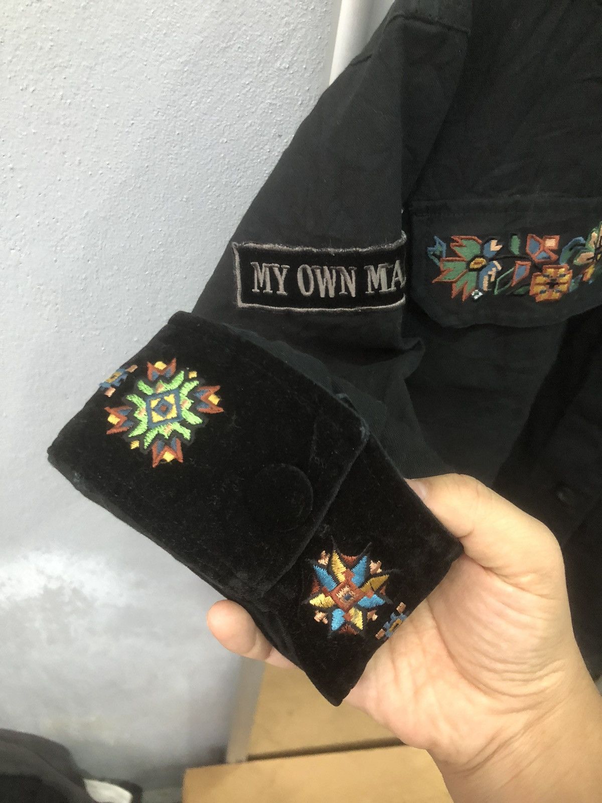 MOUSSY Moussy Black Embroidered Button Up Shirt Size US S / EU 44-46 / 1 - 8 Thumbnail