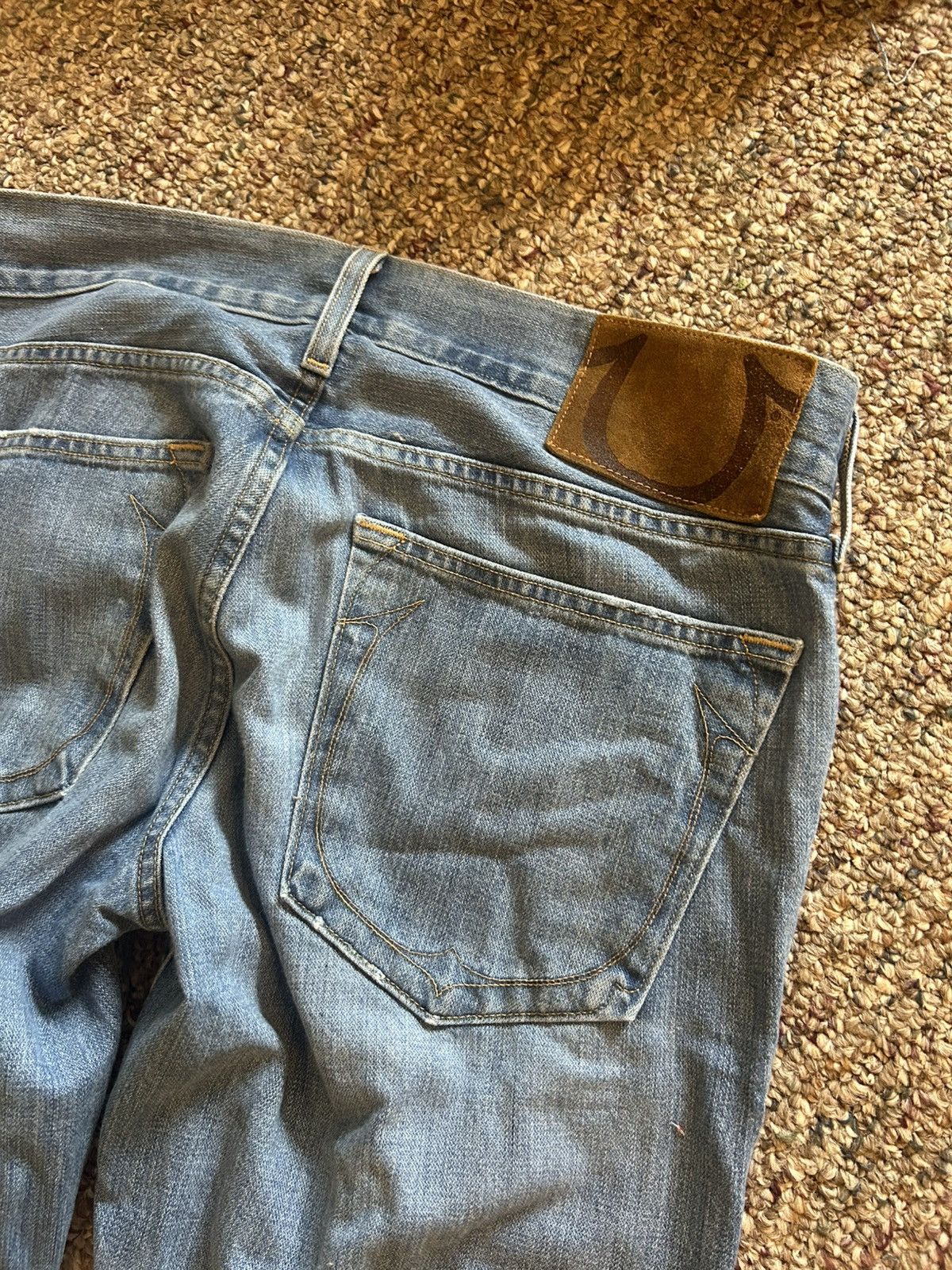 True Religion True Religion leather patch small stitching logo denim Size US 34 / EU 50 - 2 Thumbnail