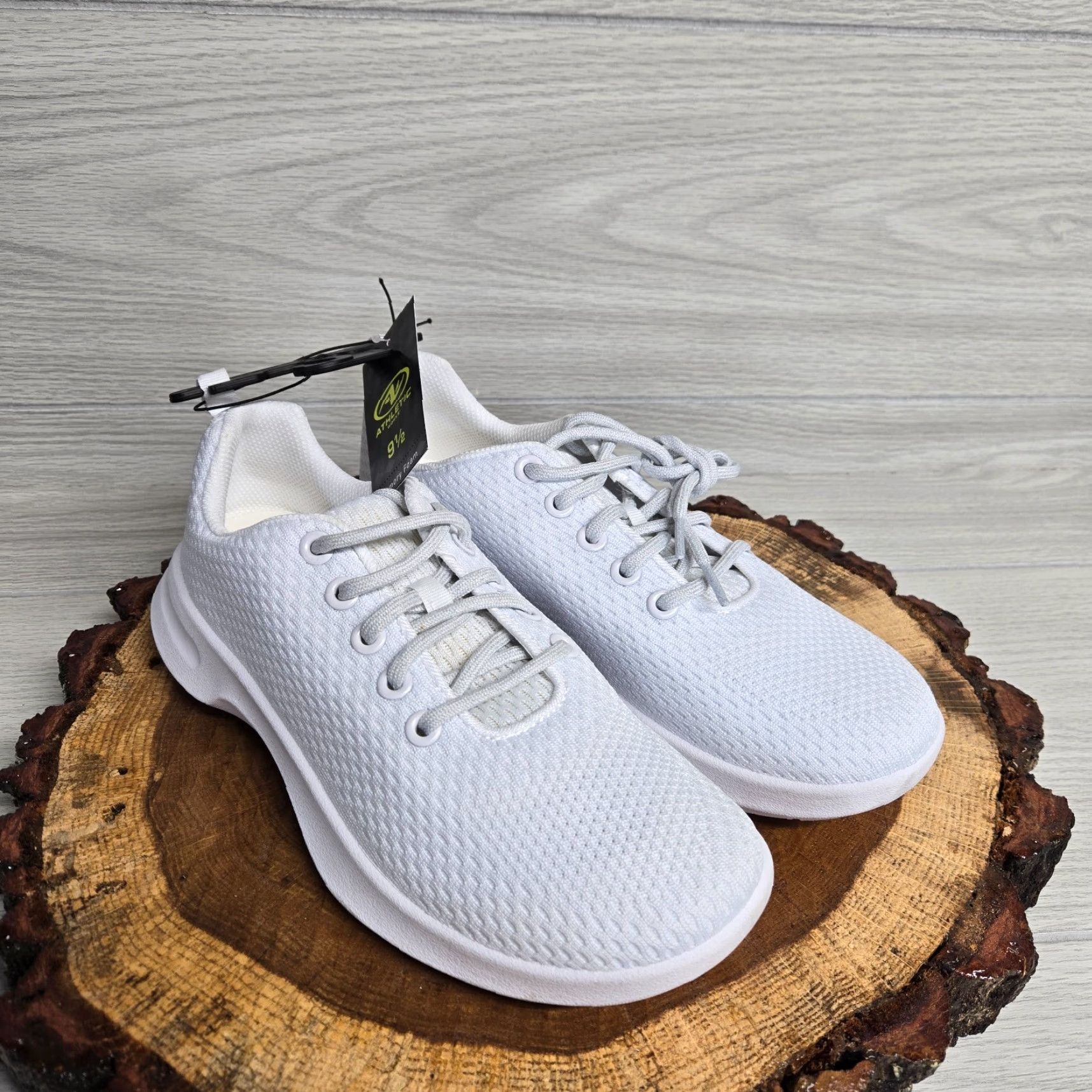 Athletic Works Athletic Works White Lifestyle Jogger Sneakers Shoes Adult Women 9.5 White Sneakers Lifestyle Jogger Women 9.5 Athletic Works Shoes Size 32" / US 10 / IT 46 - 2 Thumbnail
