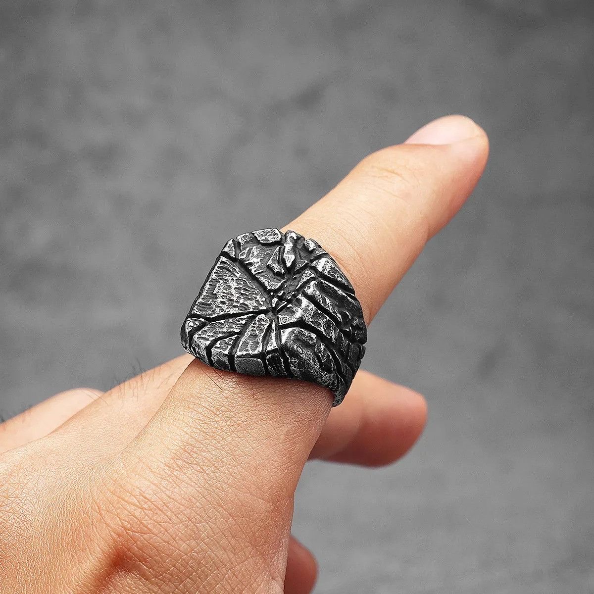 Jewelry Cracked Texture Ring Streetwear Jewelry Fashion Gift Size ONE SIZE - 1 Thumbnail