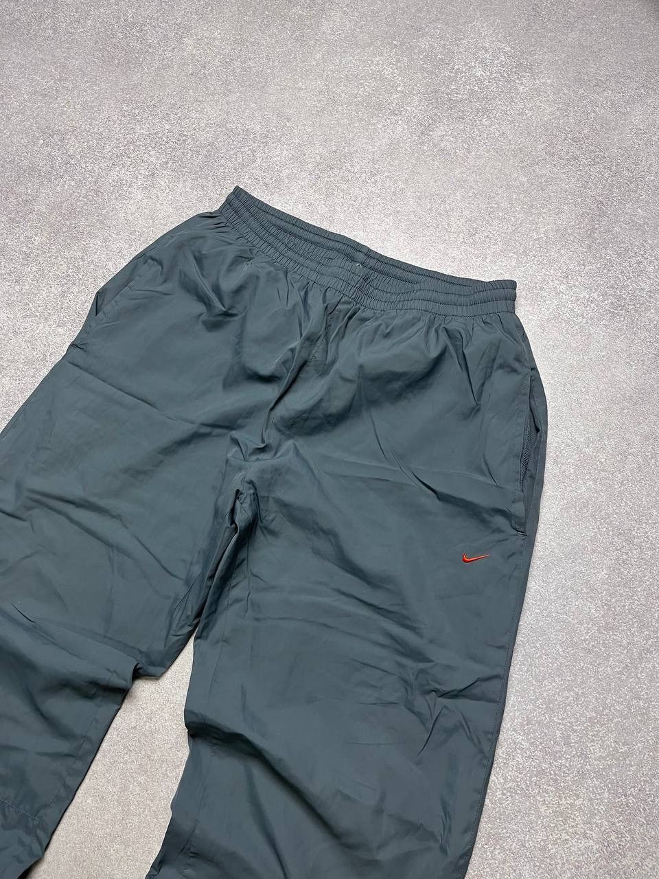 Nike Vintage Nike Swoosh Nylon Baggy Trackpants Y2K M Size US 32 / EU 48 - 2 Thumbnail