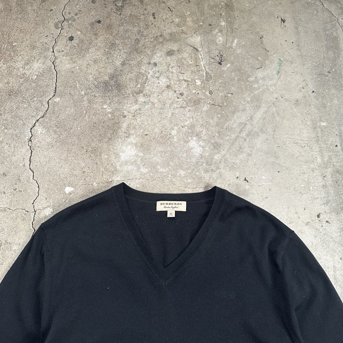 Burberry Burberry London black v neck merino wool sweater Size US XL / EU 56 / 4 - 2 Thumbnail