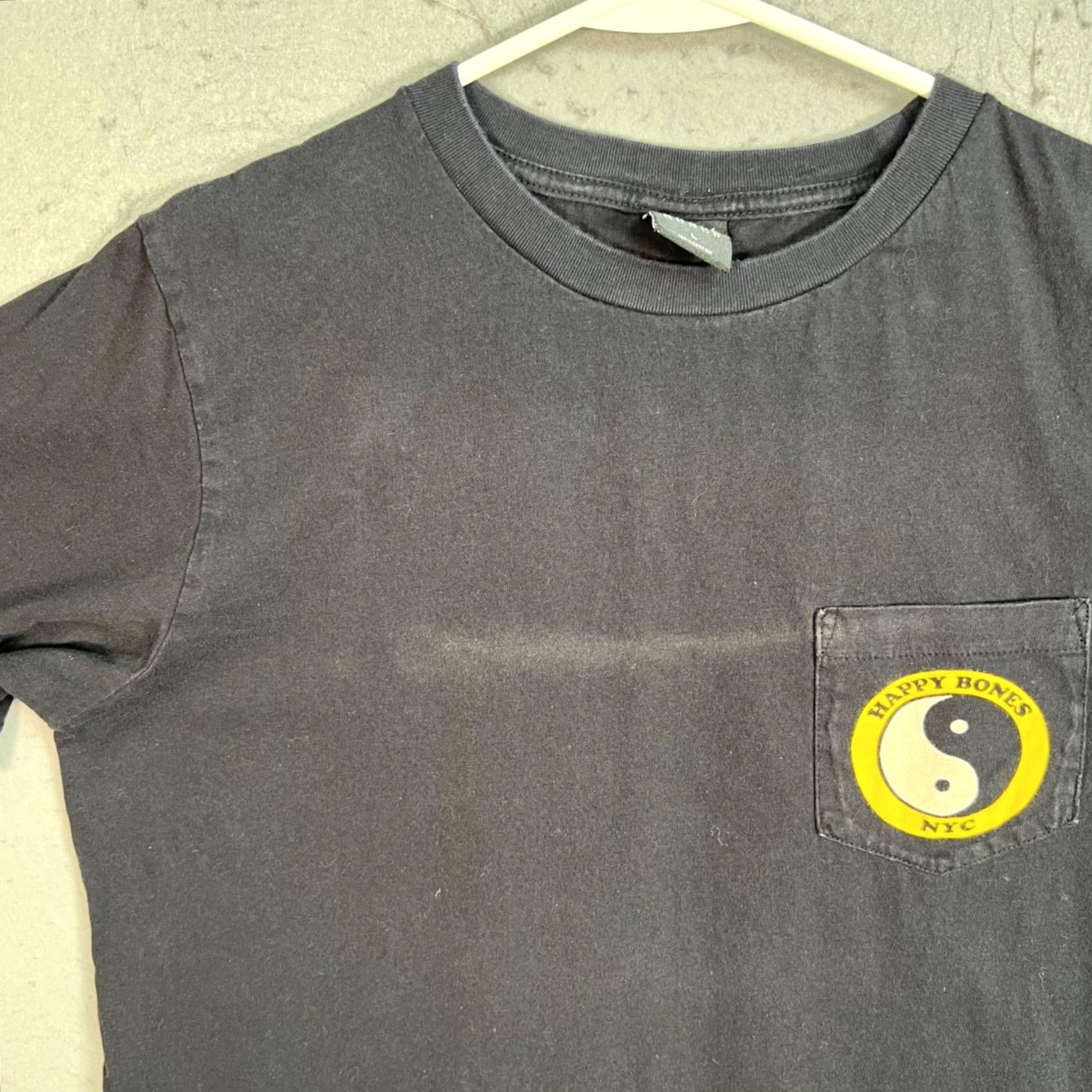 Bones Happy Bones NYC Black Pocket T Shirt w/ Yin Yang Graphic 100% Cotton Size Large Mens Shirt Black Yin Yang Vintage None 2020s Size US L / EU 52-54 / 3 - 7 Thumbnail