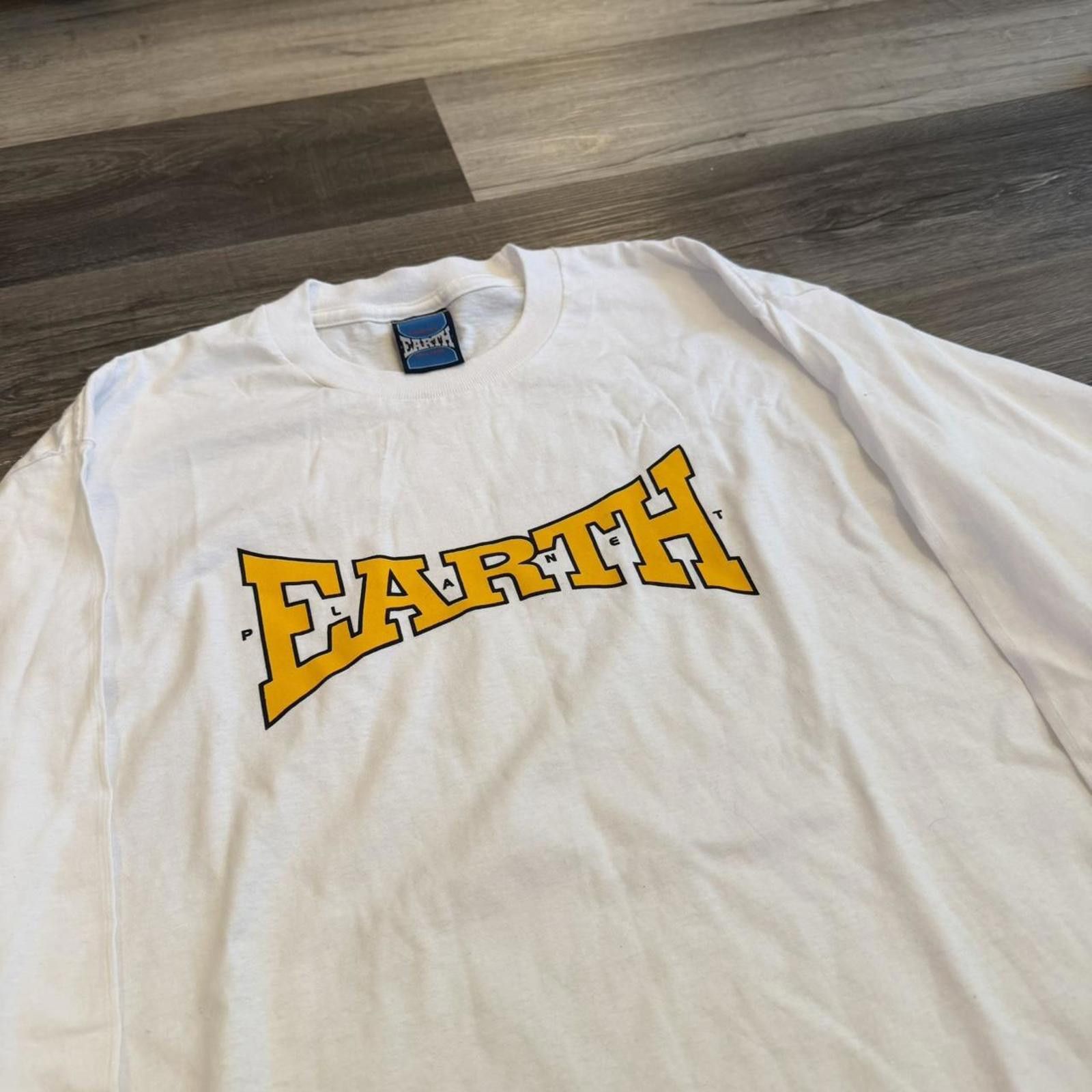 Other vintage planet earth skateboards long sleeve t shirt L/XL Size US L / EU 52-54 / 3 - 1 Thumbnail