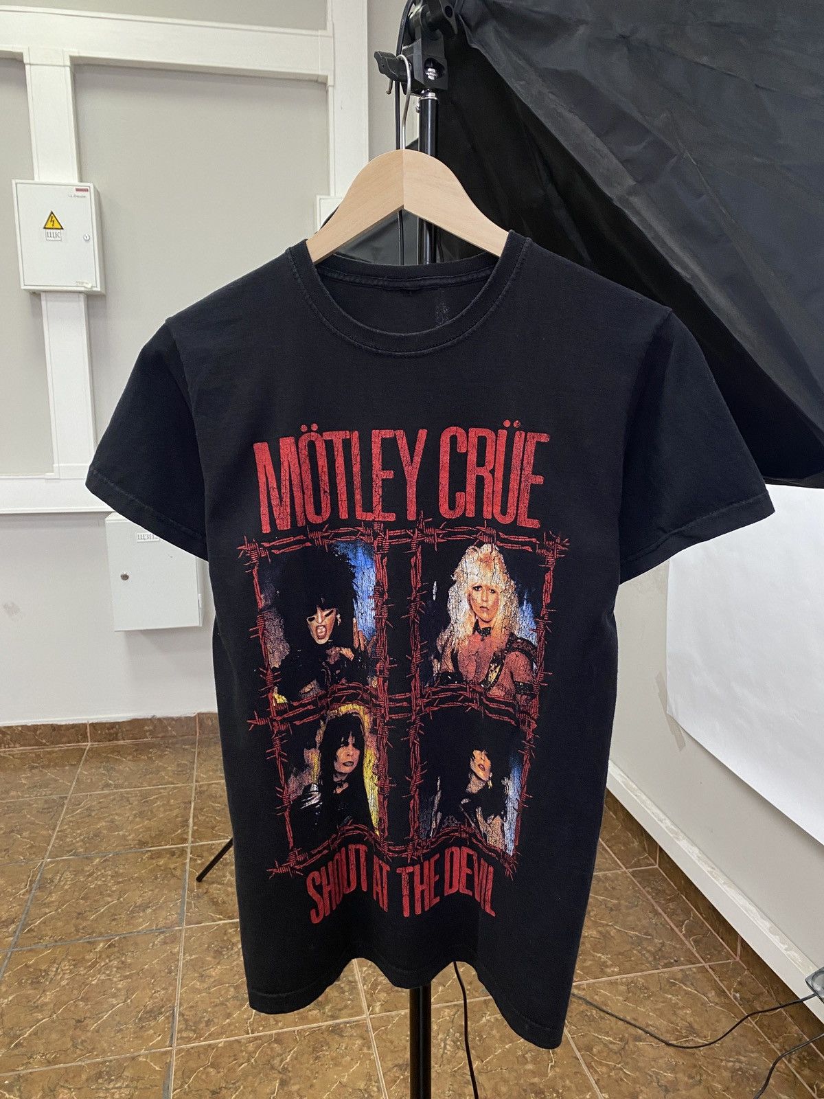 Band Tees 🇺🇸 Vintage Y2K Motley Crue Band Rock T-shirt Rare Retro Size US S / EU 44-46 / 1 - 1 Thumbnail