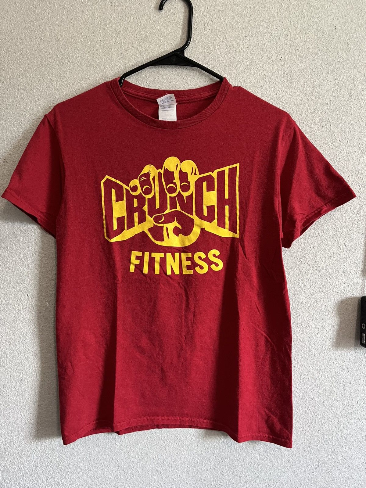 Vintage Crunch Fitness Graphic Tee Red Yellow Delta Tag (S) Size US S / EU 44-46 / 1 - 1 Thumbnail
