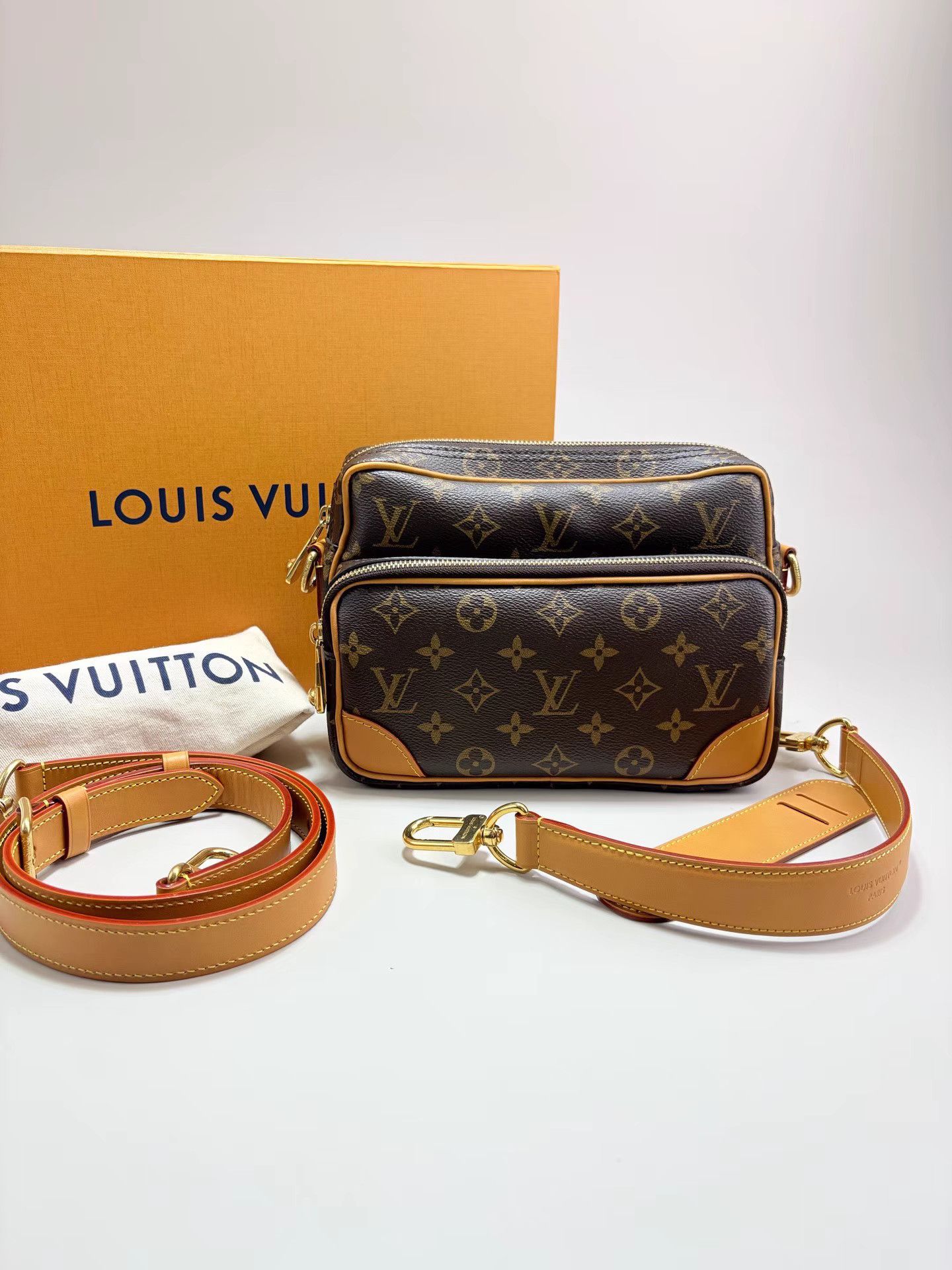 Louis Vuitton LOUIS VUITTON Monogram Messenger Bag K1 Size ONE SIZE - 1 Thumbnail