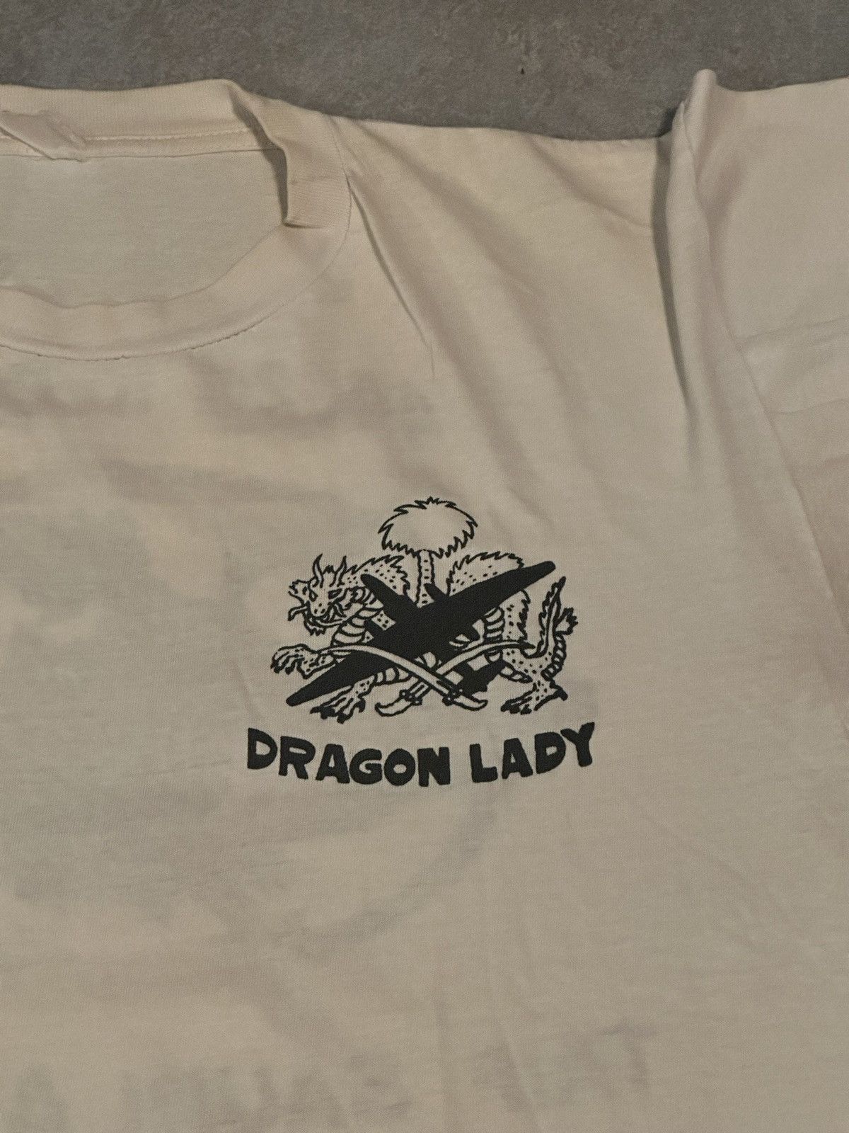 Unsound Rags × Vintage Vintage SINGLE STITCHED "DRAGON LADY" TEE - 1980S Size US L / EU 52-54 / 3 - 6 Thumbnail