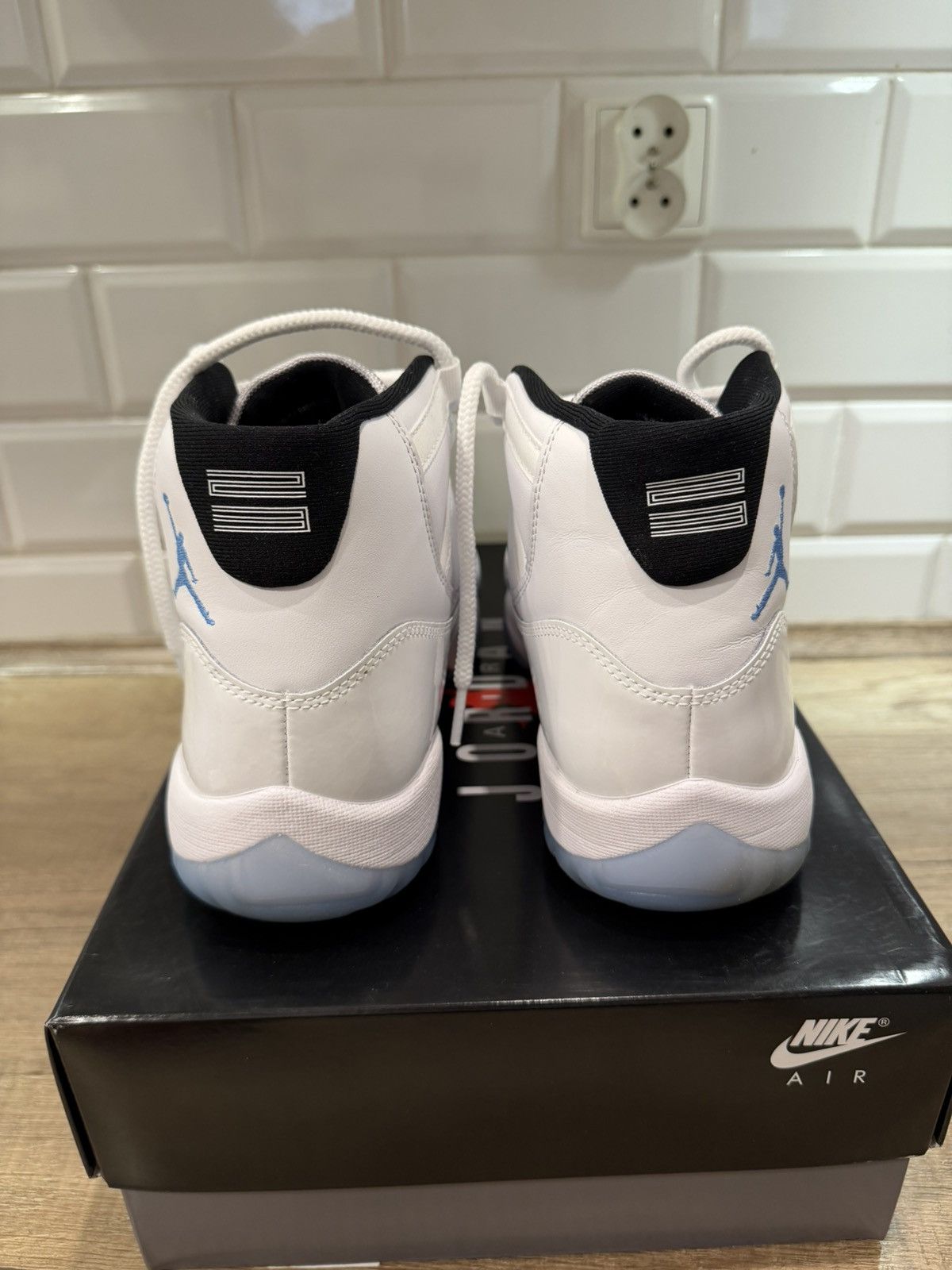 Jordan Brand Jordan 11 Legend Blue Size US 10.5 / EU 43-44 - 2 Thumbnail