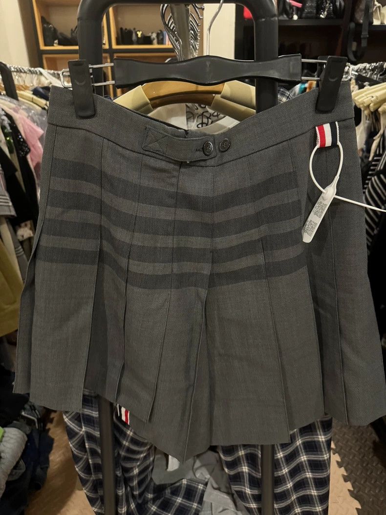 Thom Browne Thom Browne overskirt Size 25" / US 0 / IT 36 - 1 Thumbnail
