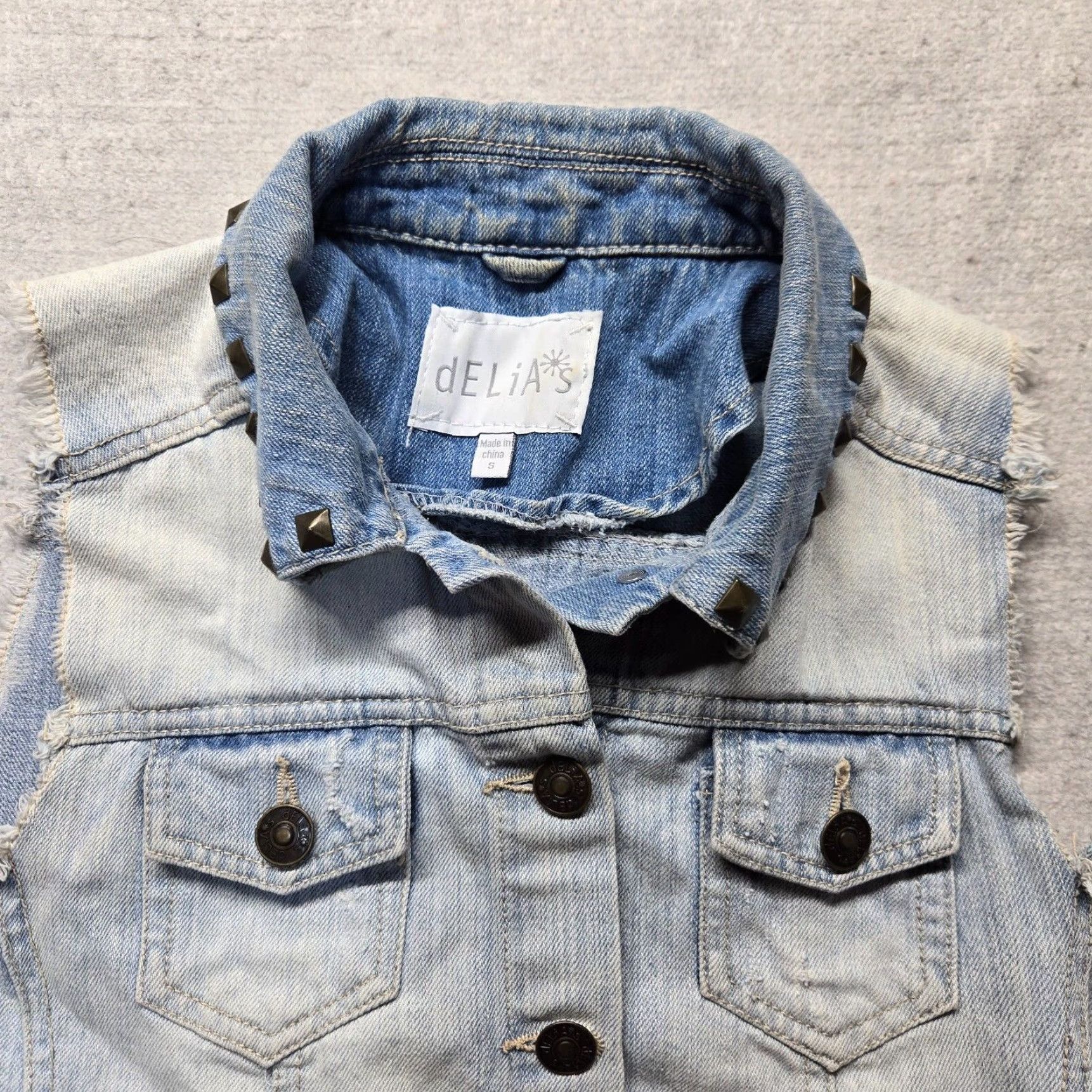 Denime VINTAGE dELiA*s Blue Floral Denim Biker Vest Sleeveless Adult Women's Size S Small Size 28" / US 6 / IT 42 - 2 Thumbnail