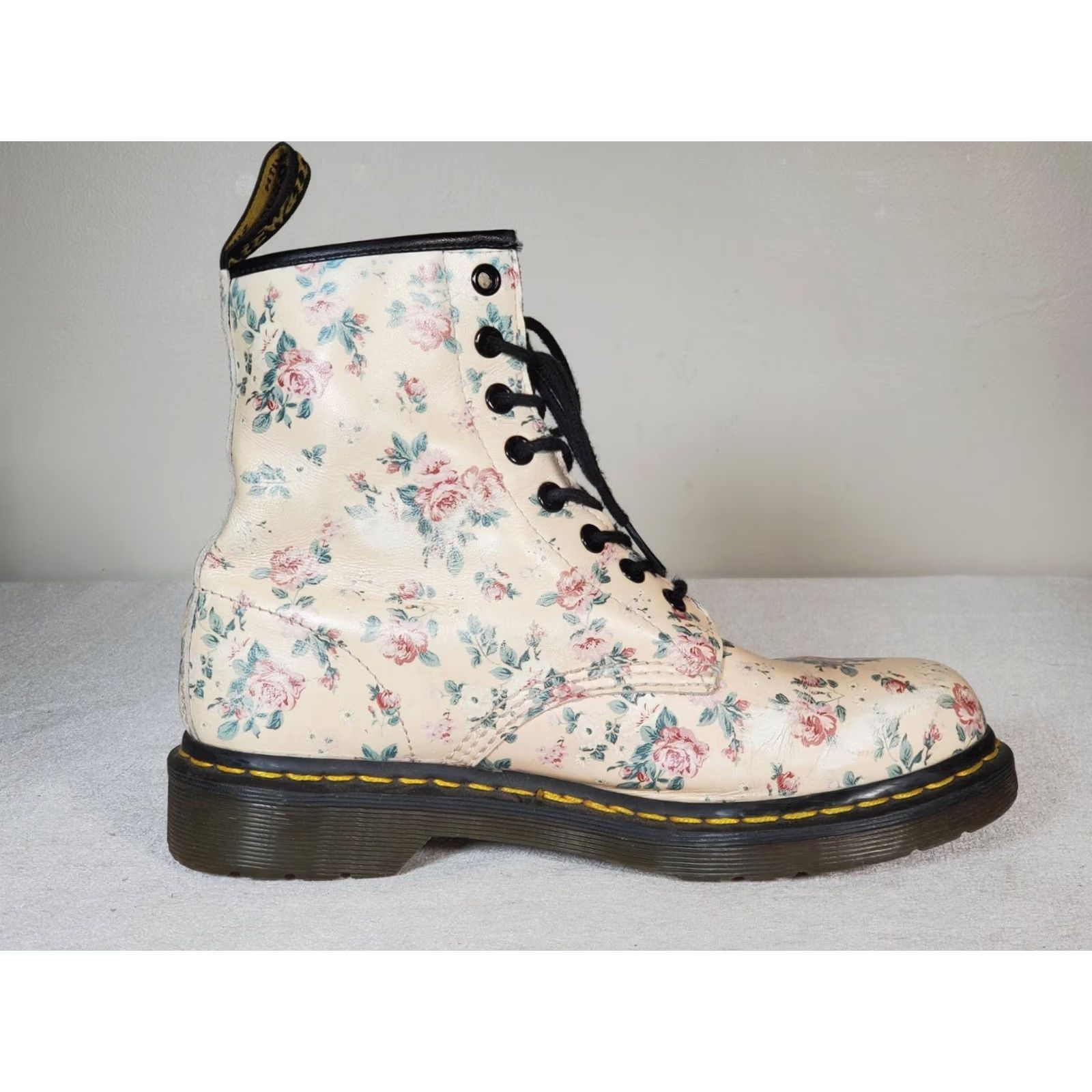 Dr. Martens VINTAGE Dr. Martens 1460 Boots Women’s US 8 Pink Rose 8-Eye Leather Softy T Combat Casual Workwear Grunge Hippie Retro Streetwear Flower Roses Size US 8 / IT 38 - 4 Thumbnail