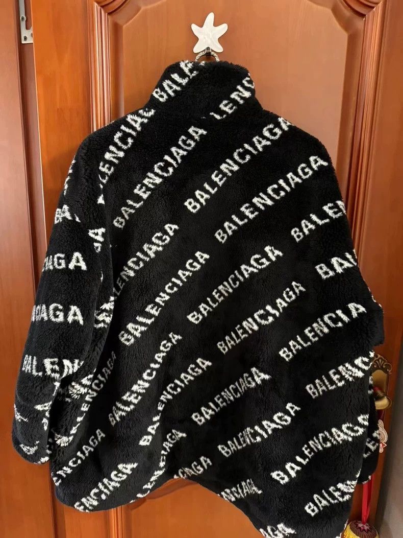 Balenciaga Balenciaga size 34 Teddy manyin fur coat Size XS / US 0-2 / IT 36-38 - 2 Thumbnail