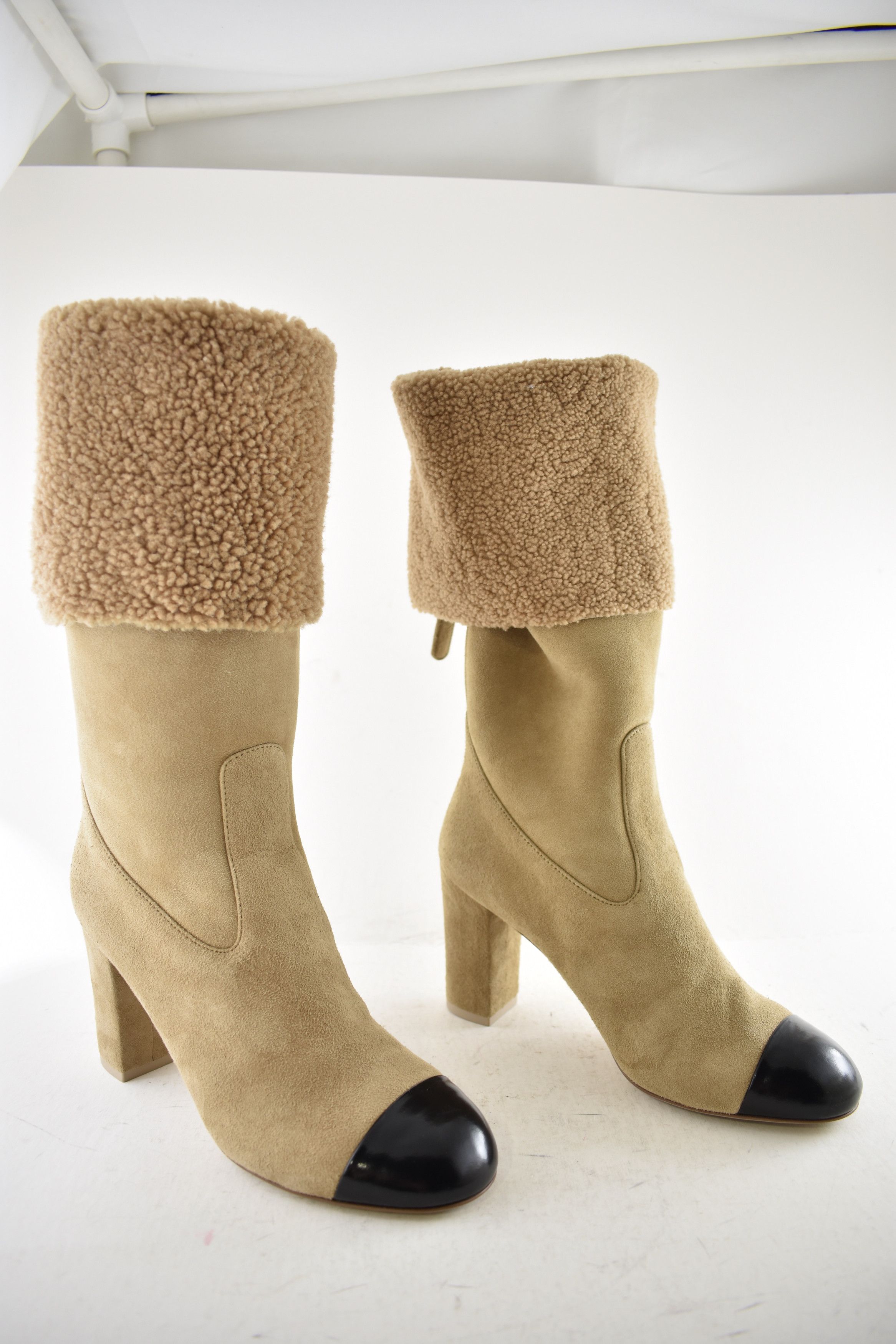 Chanel Chanel 24K Shearling Fur Logo Knee High Block Heel Boot 37.5 Size US 7.5 / IT 37.5 - 7 Thumbnail