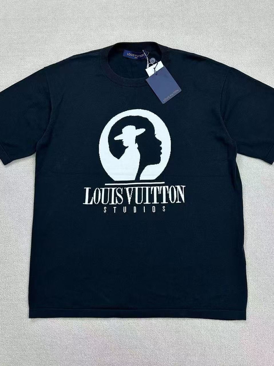 Louis Vuitton Louis Vuitton Graphic T-Shirt Size XL Size US XL / EU 56 / 4 - 1 Thumbnail