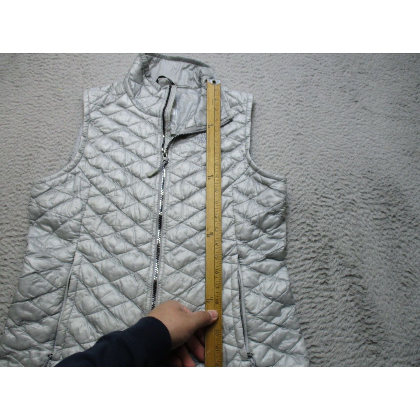 The North Face VINTAGE? No. The North Face Vest Womens M Gray ThermoBall Quilted Puffer Insulated Hiking Size M / US 6-8 / IT 42-44 - 3 Thumbnail