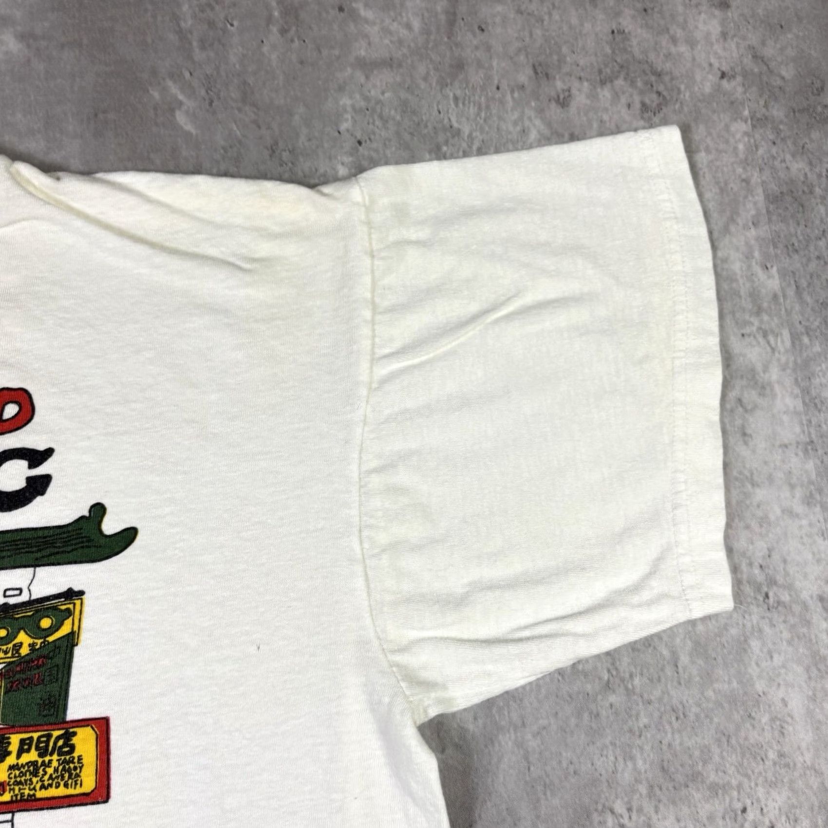 Vintage VINTAGE I Survived Hong Kong T Shirt Art Promo White size M 90s USA T-Shirt Mens Graphic Print Crew Neck Short Sleeve Cotton Vintage YES Size US M / EU 48-50 / 2 - 7 Thumbnail
