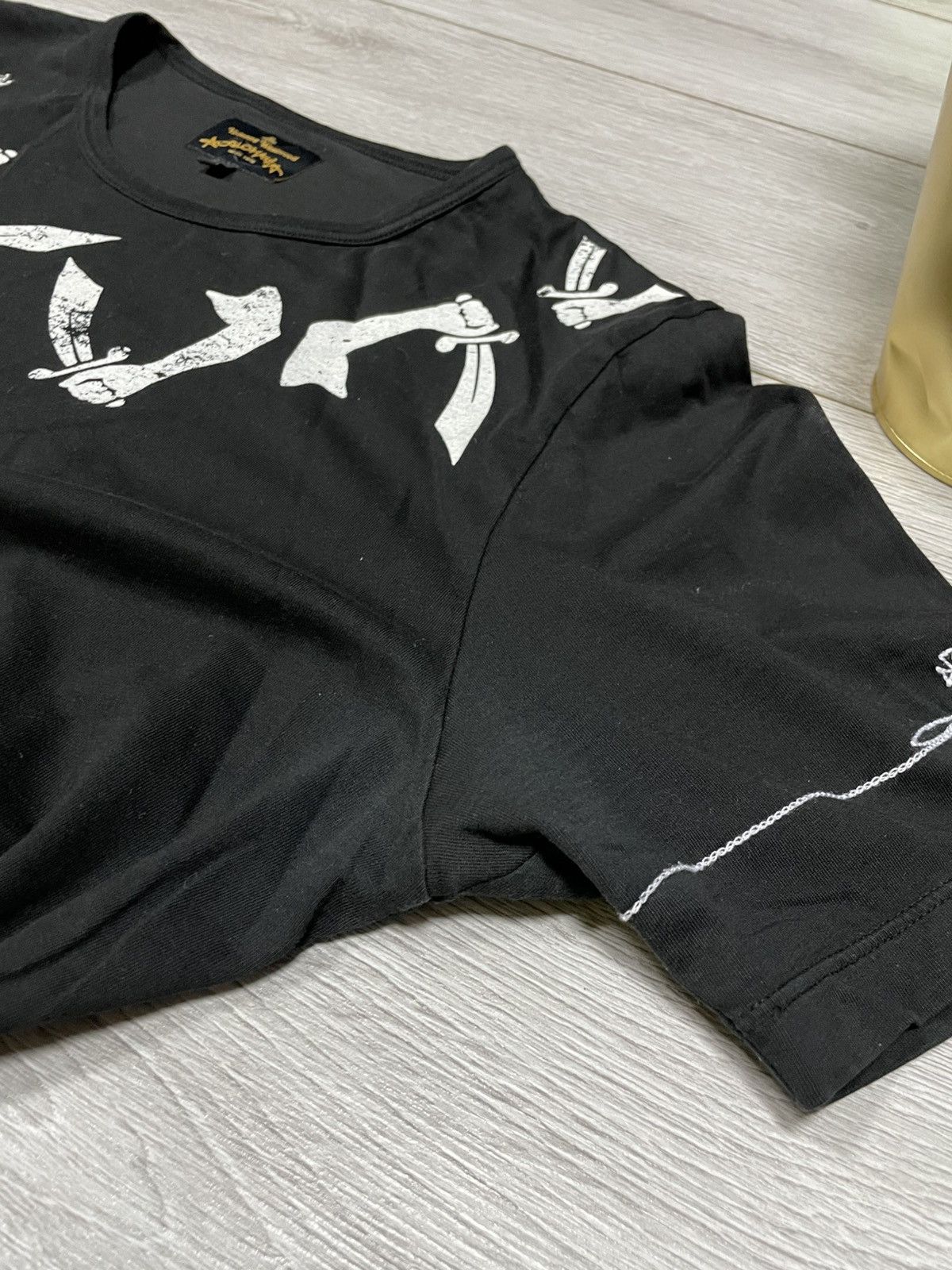 Vivienne Westwood Vivienne Westwood arm & cutlass vintage t-shirt Size US XL / EU 56 / 4 - 5 Thumbnail