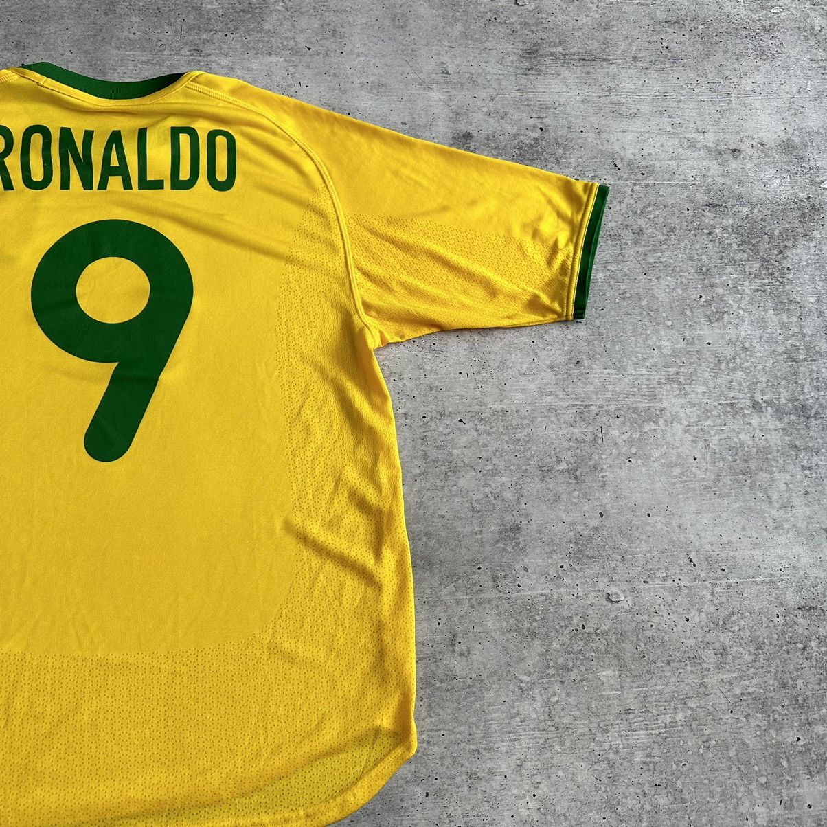 Nike Nike Brazil 00s Home Football Shirt Soccer Jersey #9 Ronaldo Size US M / EU 48-50 / 2 - 11 Thumbnail
