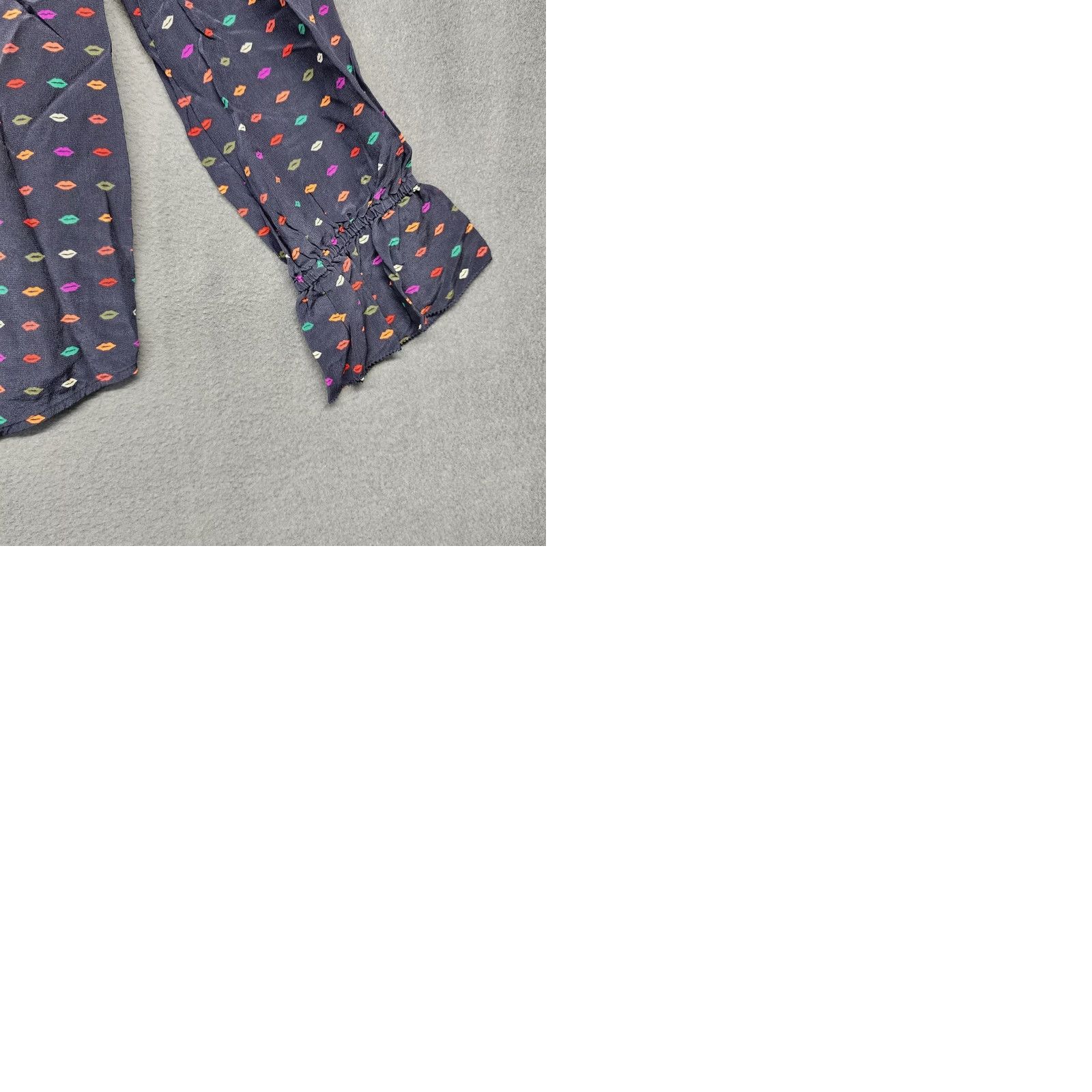 J.Crew J. Crew Blouse Navy Blue Silk Lip Print Long Sleeve 8P Petite Ruffle Button Shirt Womens Size M / US 6-8 / IT 42-44 - 9 Thumbnail