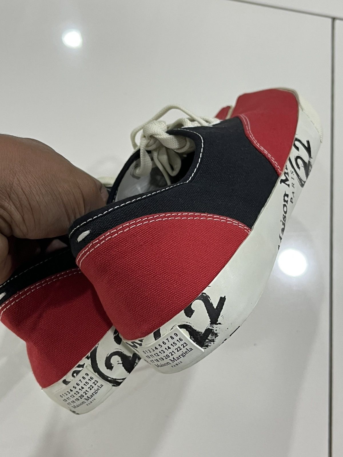 Maison Margiela Maison Margiela Tabi Canvas Sneakers EU:40 RED Size US 7 / EU 40 - 11 Thumbnail