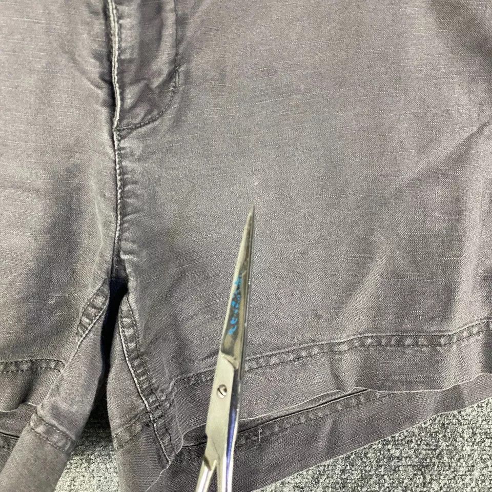 The North Face The North Face Shorts Women's Size 12 Chino Long Distressed Size 34" / US 12 / IT 48 - 2 Thumbnail