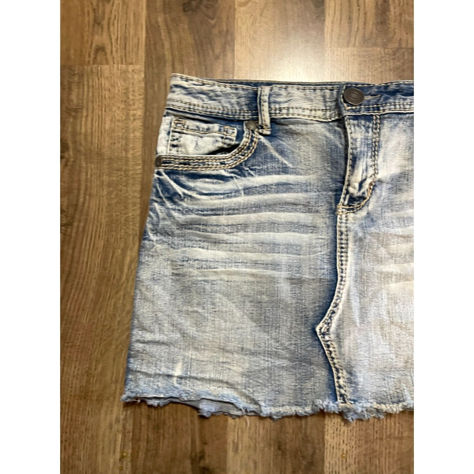 Vintage **Maurices Women's Size 7 Regular Mini Denim Skirt with Frayed Hem** User: Maurices Women's Size 7 Regular Mini Denim Skirt with Frayed Hem Size 28" / US 6 / IT 42 - 3 Thumbnail