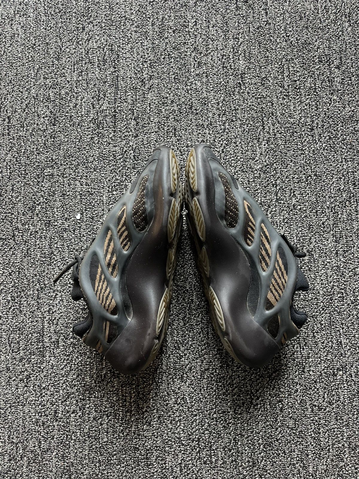 Adidas Yeezy 700 V3 Clay Brown Size US 9 / EU 42 - 2 Thumbnail