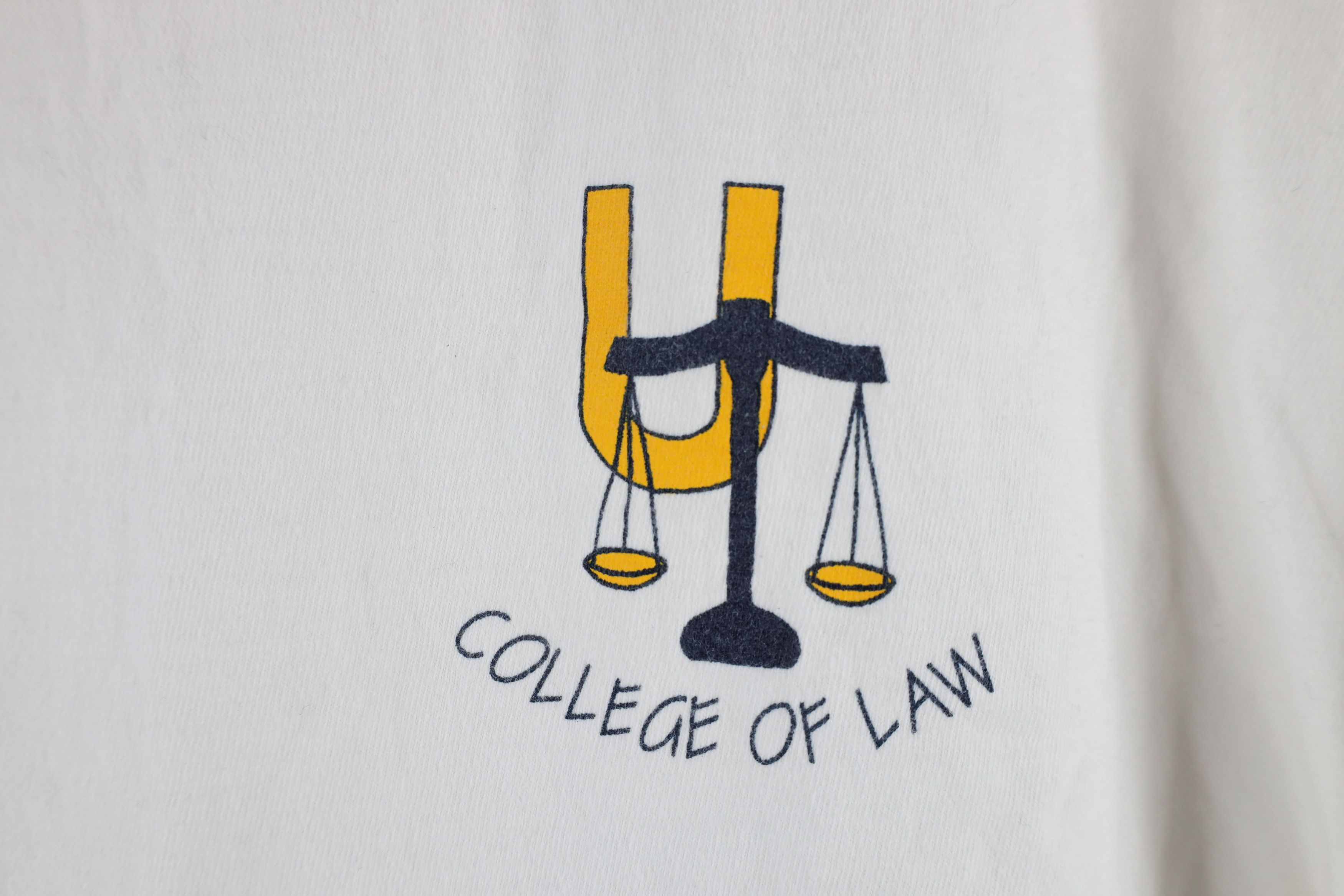 Vintage Vintage 90s University of Toledo College of Law T-Shirt USA Size US XL / EU 56 / 4 - 5 Thumbnail