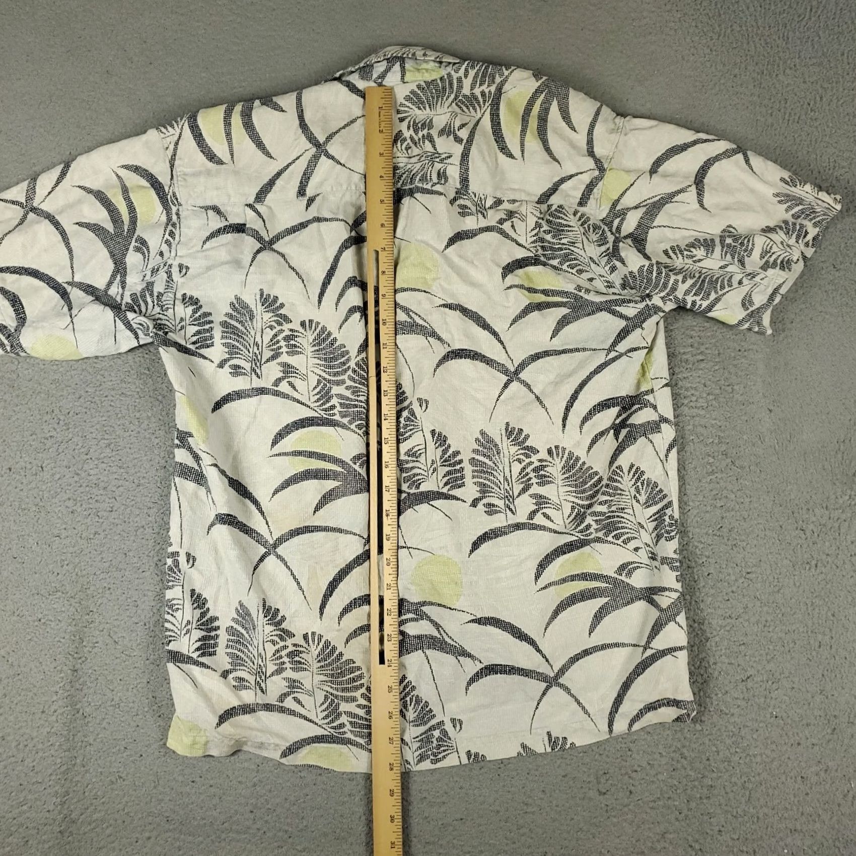 Tommy Bahama Tommy Bahama Shirt Mens Large Gray Silk Hawaiian Button Up Size US L / EU 52-54 / 3 - 6 Thumbnail