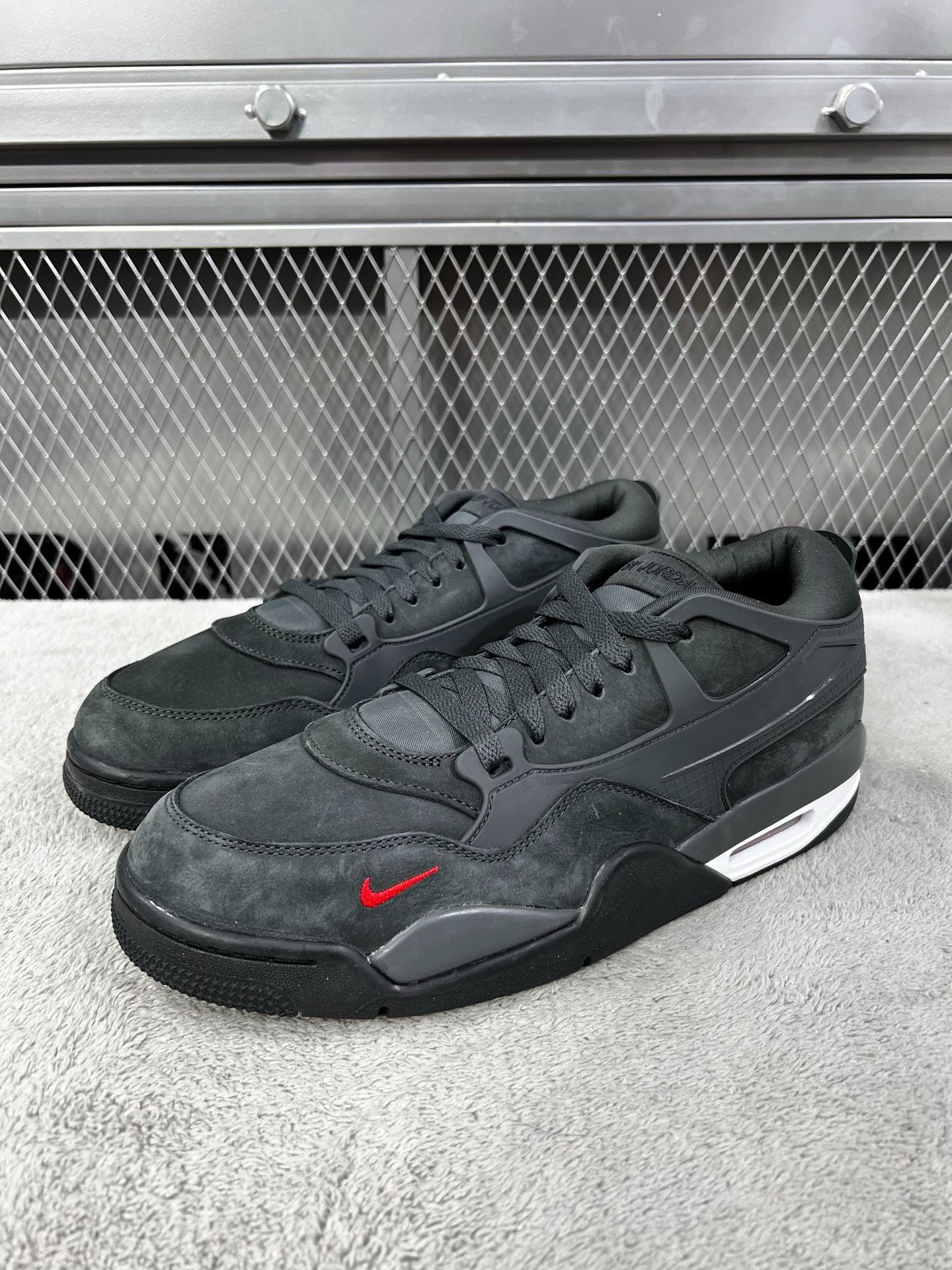 Nike Nike Black Lowtop Sneakers 43 Men Size US 10 / EU 43 - 1 Thumbnail