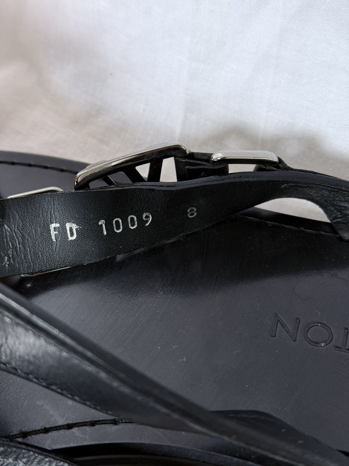 Designer × Louis Vuitton Louis Vuitton Black Leather Silver Buckle LV Flip Flops Size US 8 / EU 41 - 5 Thumbnail