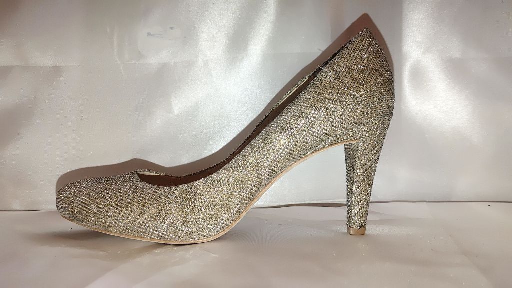 Vince Camuto Vince Camuto Kardi Gold Pumps Size 8.5M Size US 8.5 / IT 38.5 - 2 Thumbnail